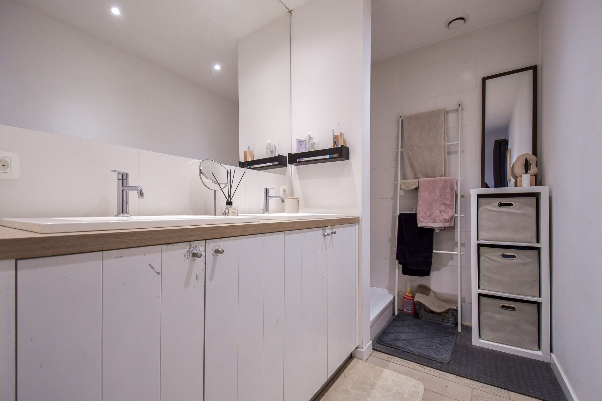 Volledig gerenoveerde woning met uitweg en tuin foto 13