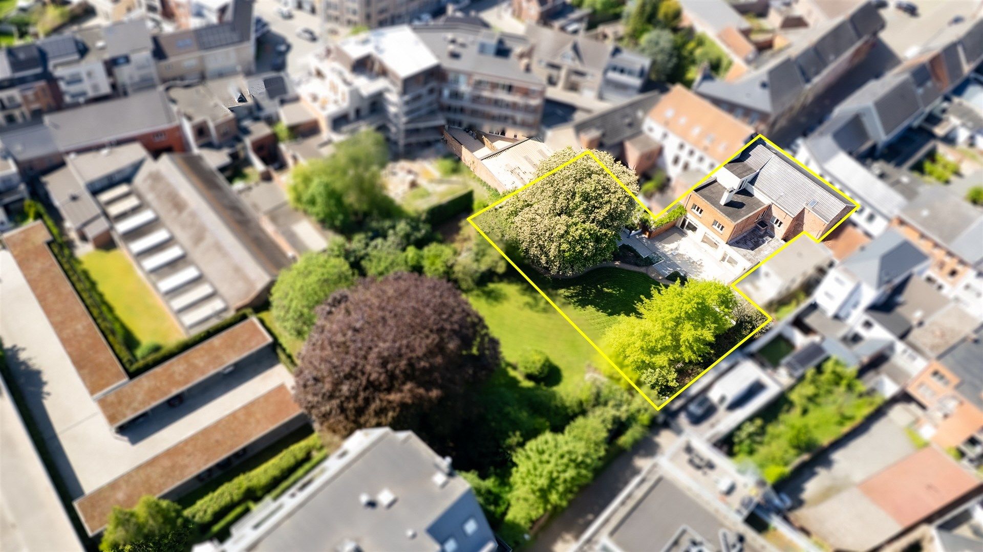 Exclusief herenhuis in neoclassicistische stijl met prachtige tuin foto 38
