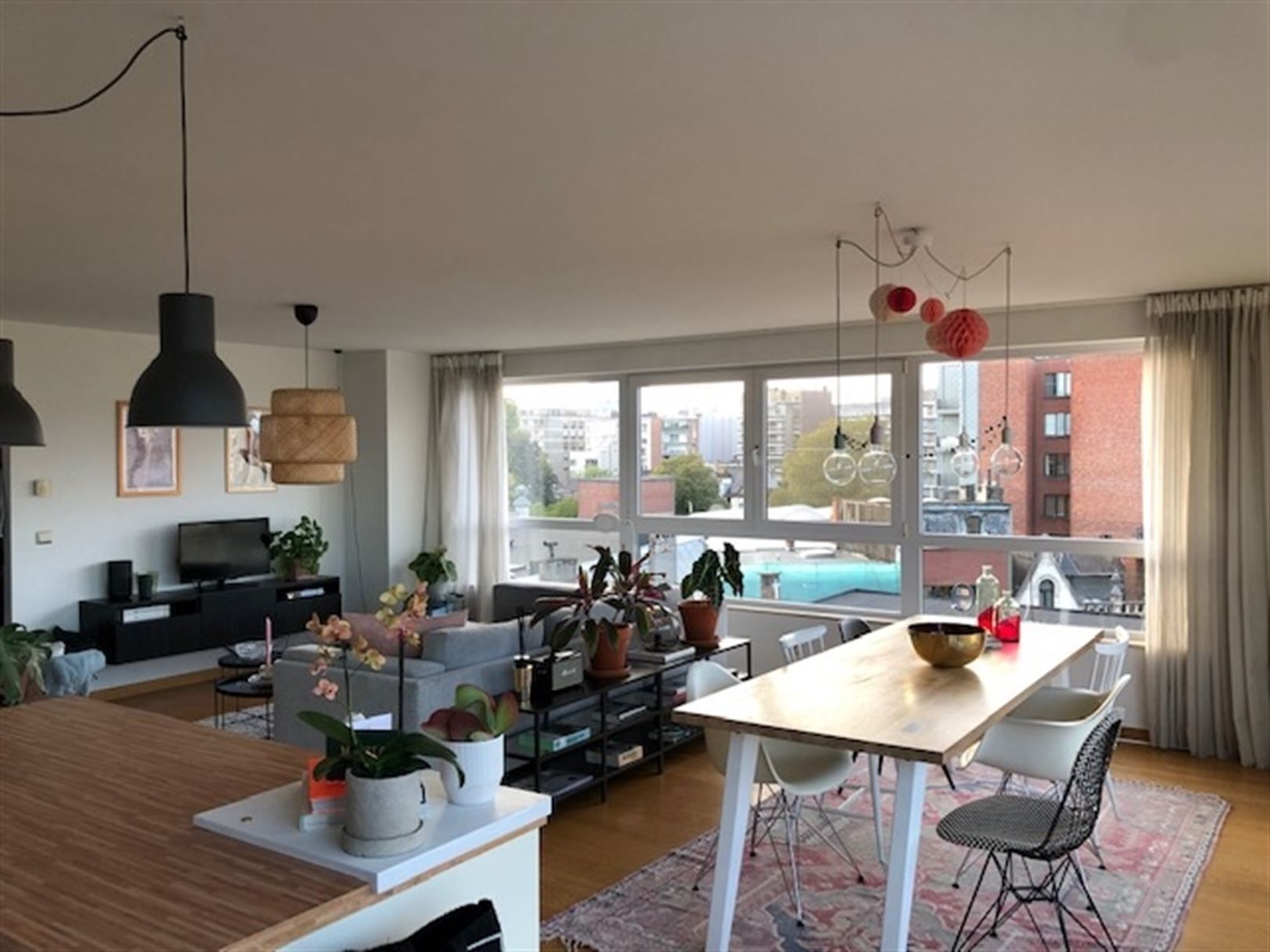 Licht hoekappartement met 2 slaapkamers, terras en parking foto 6