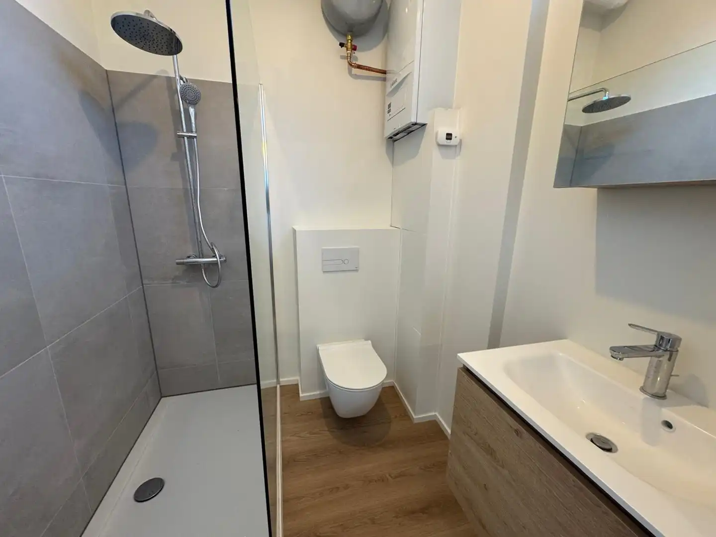 GERENOVEERD APPARTEMENT -2 SLAAPKAMERS foto 6