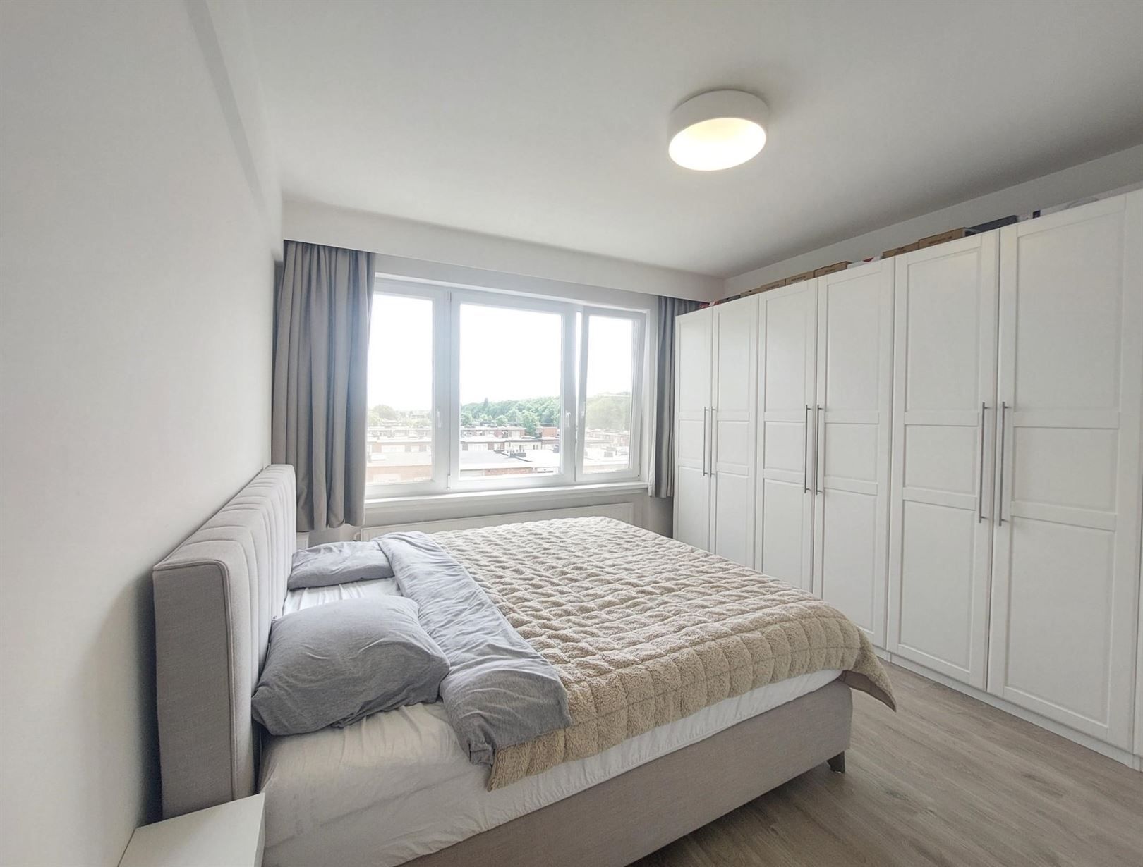 Volledig gerenoveerd appartement met 2 slpks en terras foto 7