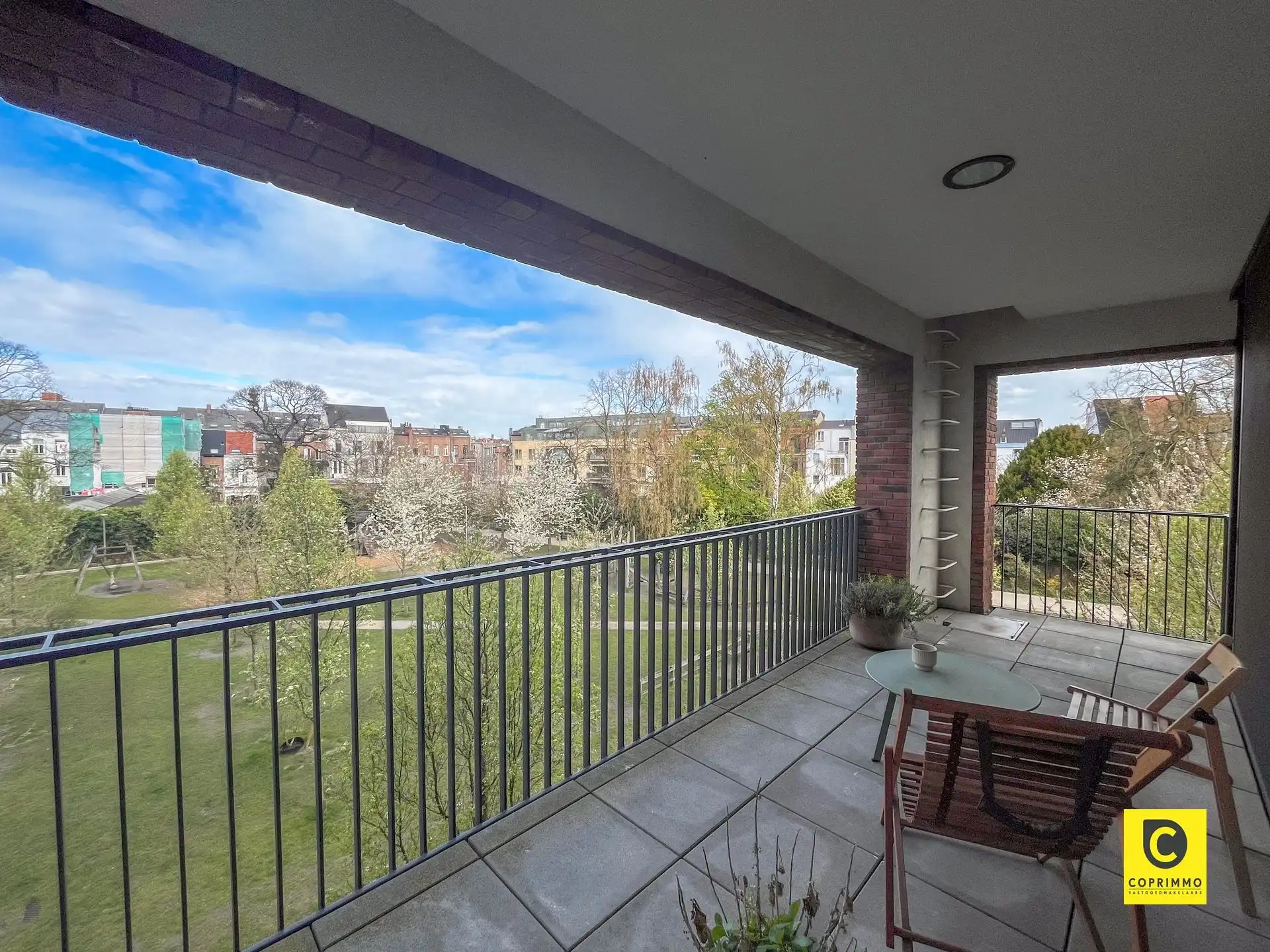 Modern 1 slaapkamer appartement met groot terras foto 3