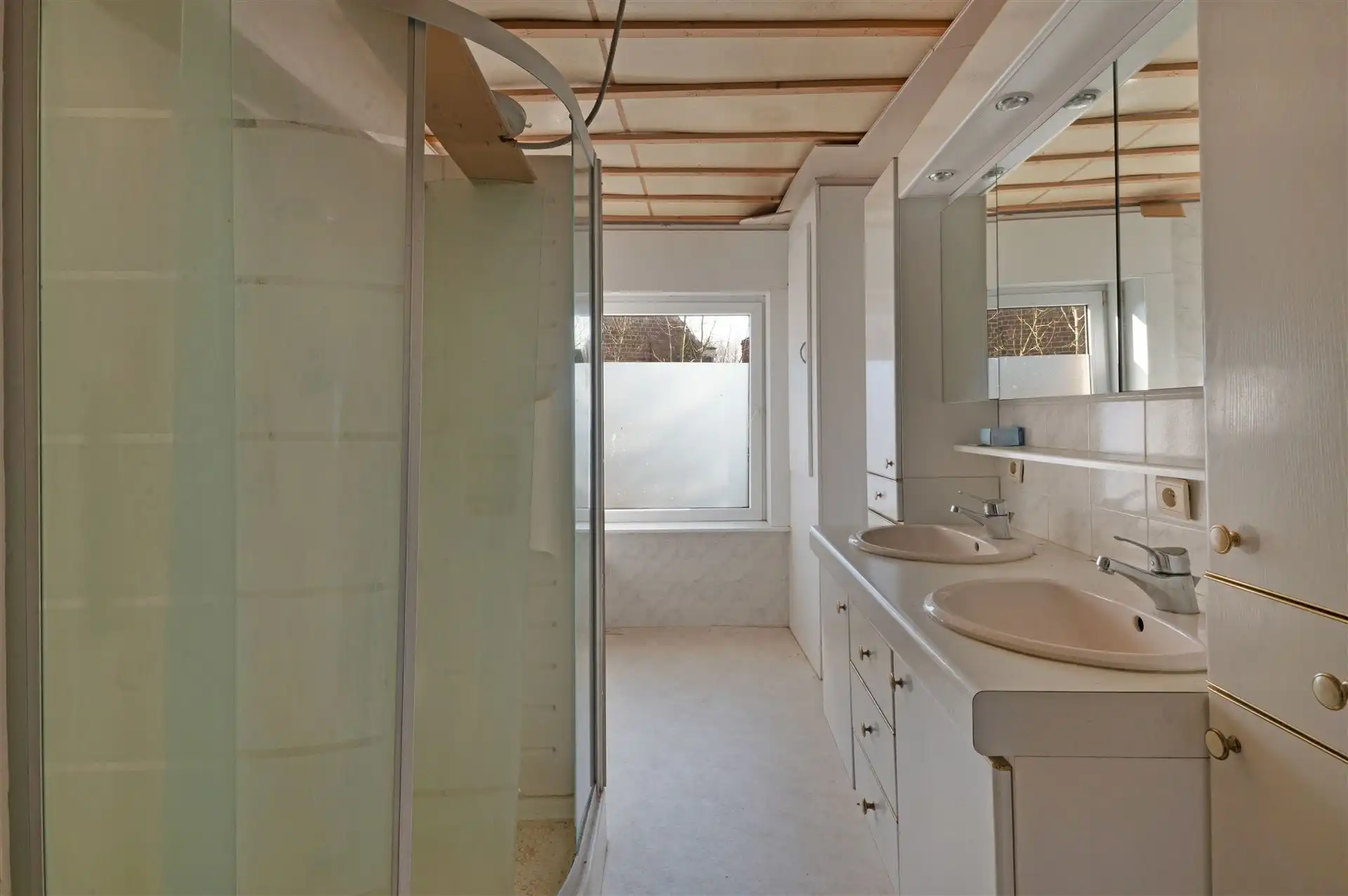 Te renoveren HOB in Moortsele foto 14