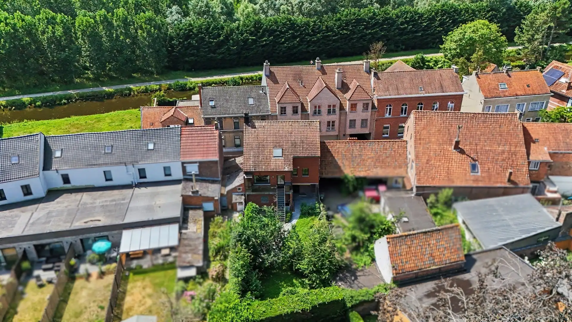 degelijke en op te frissen woning met 4 slaapkamers en 2 badkamers foto 26