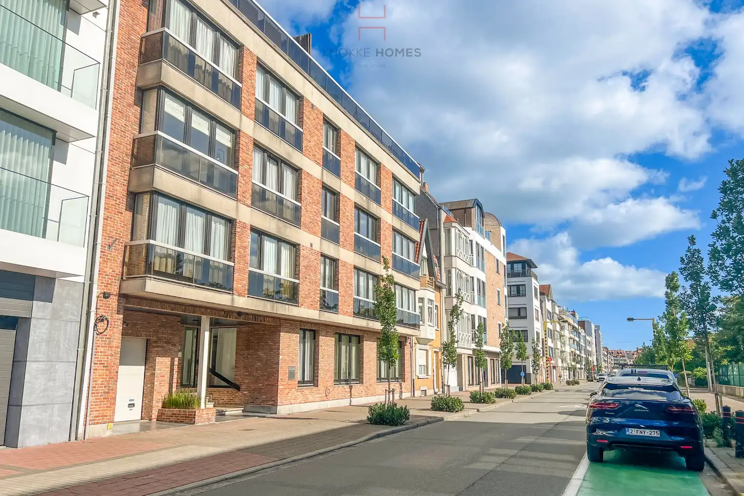 Tandem parkeerplaats in het centrum van Knokke foto {{pictureIndex}}