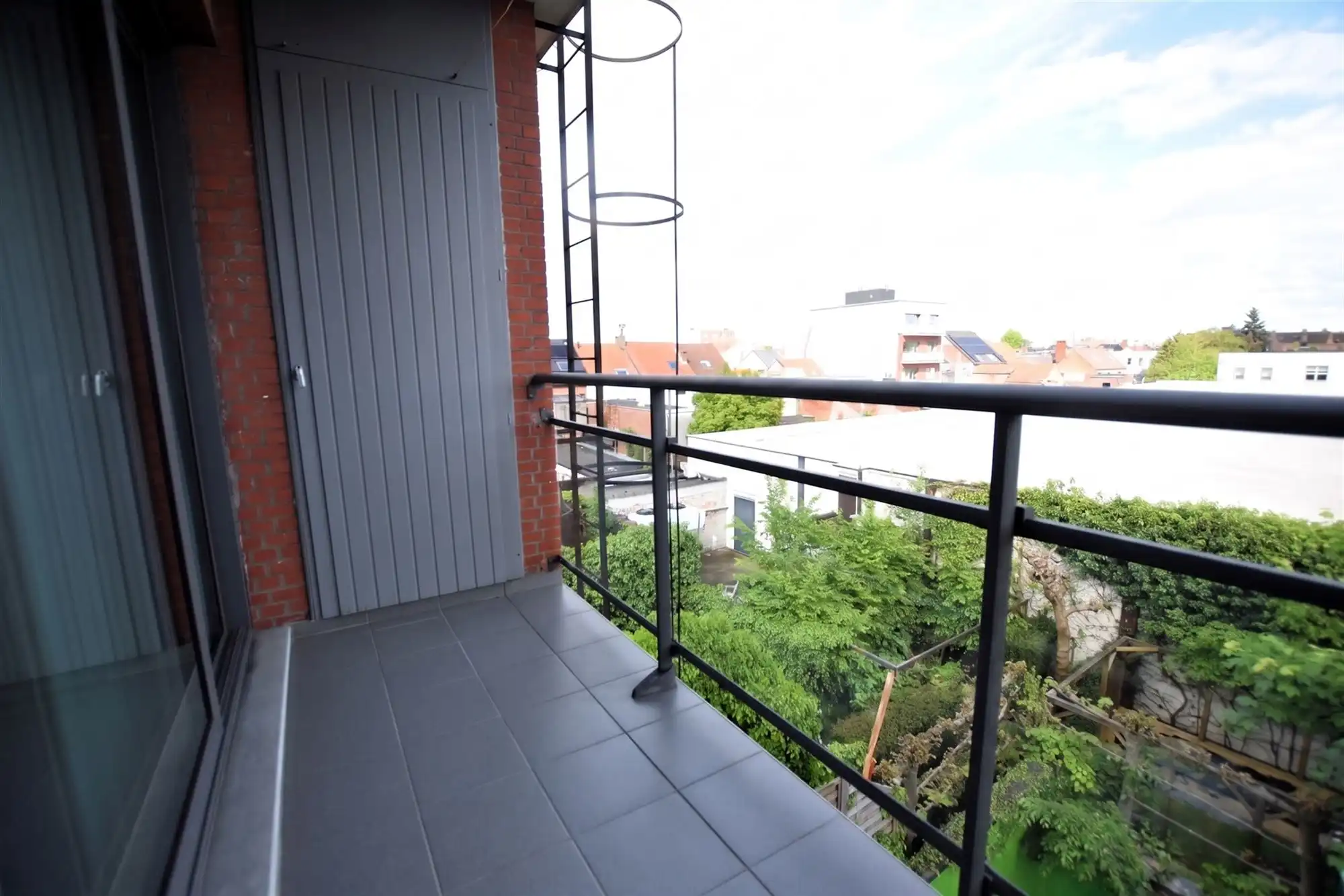 Centraal gelegen appartement met terras foto 2