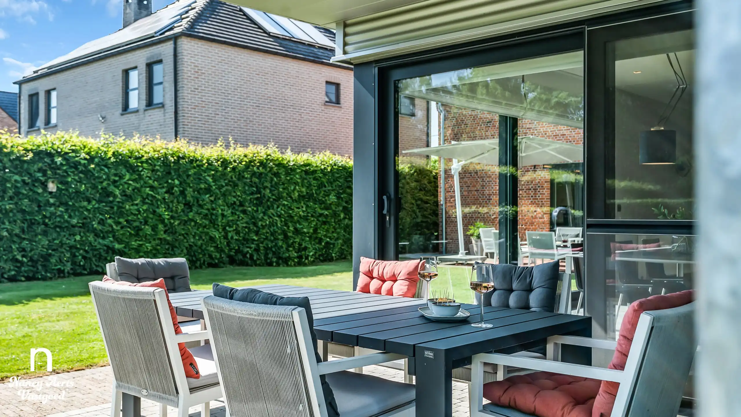 Luxe villa met karakter en hedendaags comfort in het groen foto 26