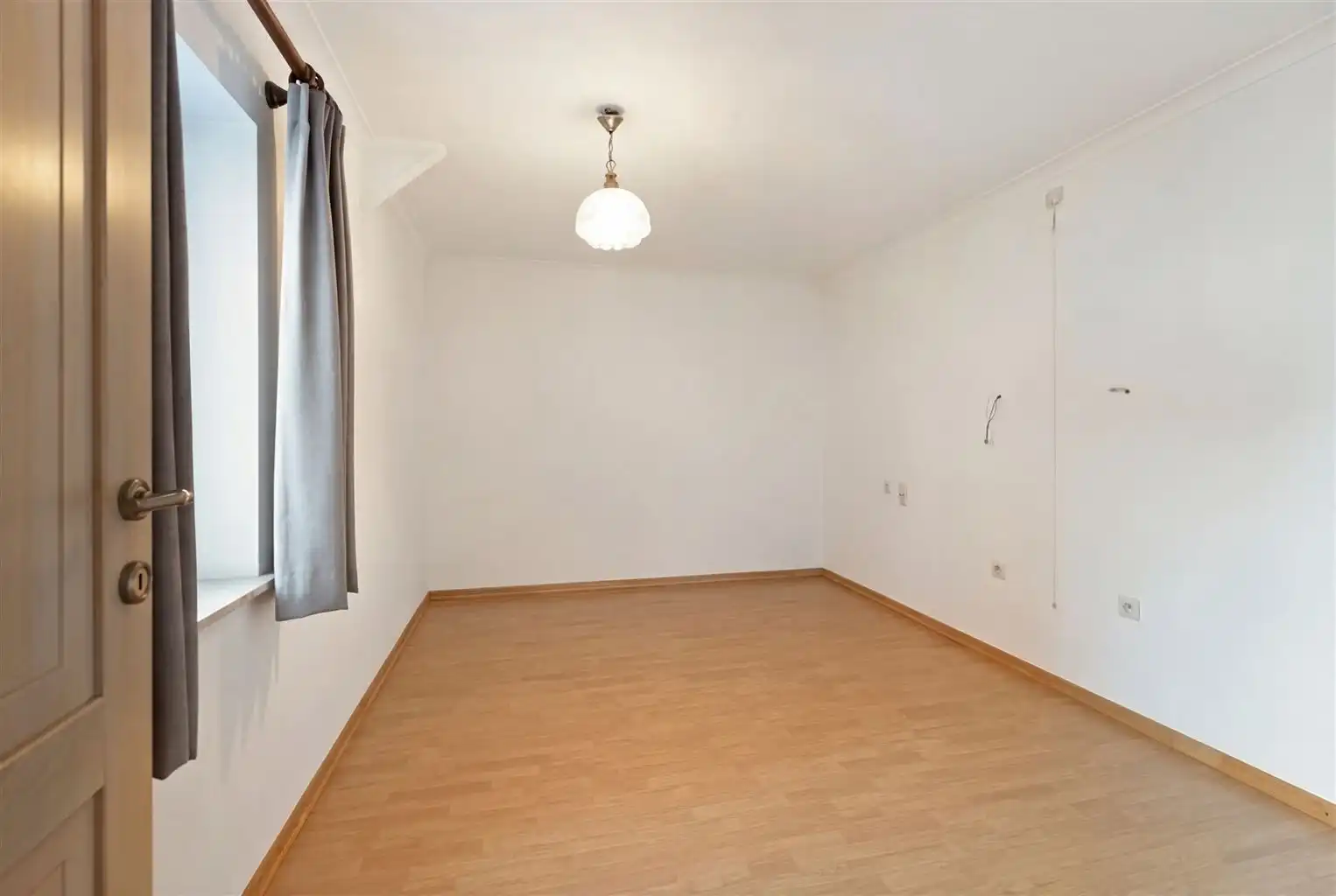 Ruime, vrijstaande woning op een perceel van 965m2 met 3 slaapkamers, inpandige garage en tuin, rustig doch centraal gelegen in Oud-Dilsen. foto 18