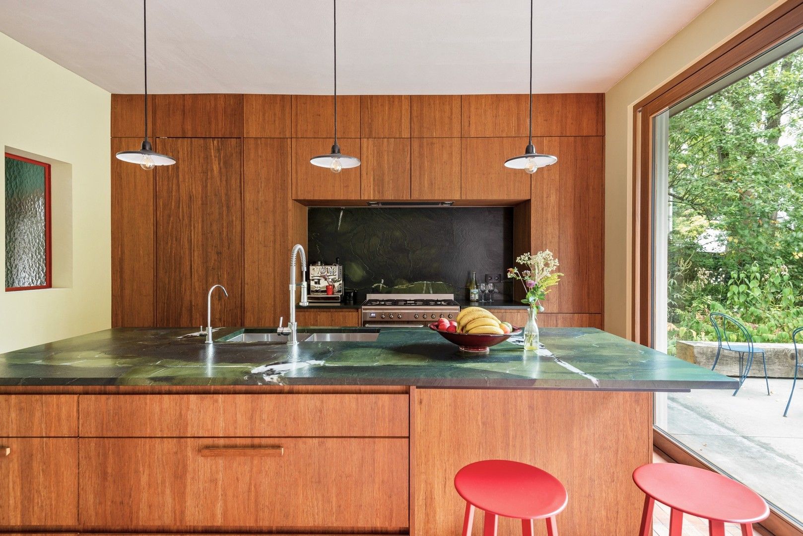 Stijlvolle, vrijstaande villa met zonnige tuin en zwemvijver foto 4