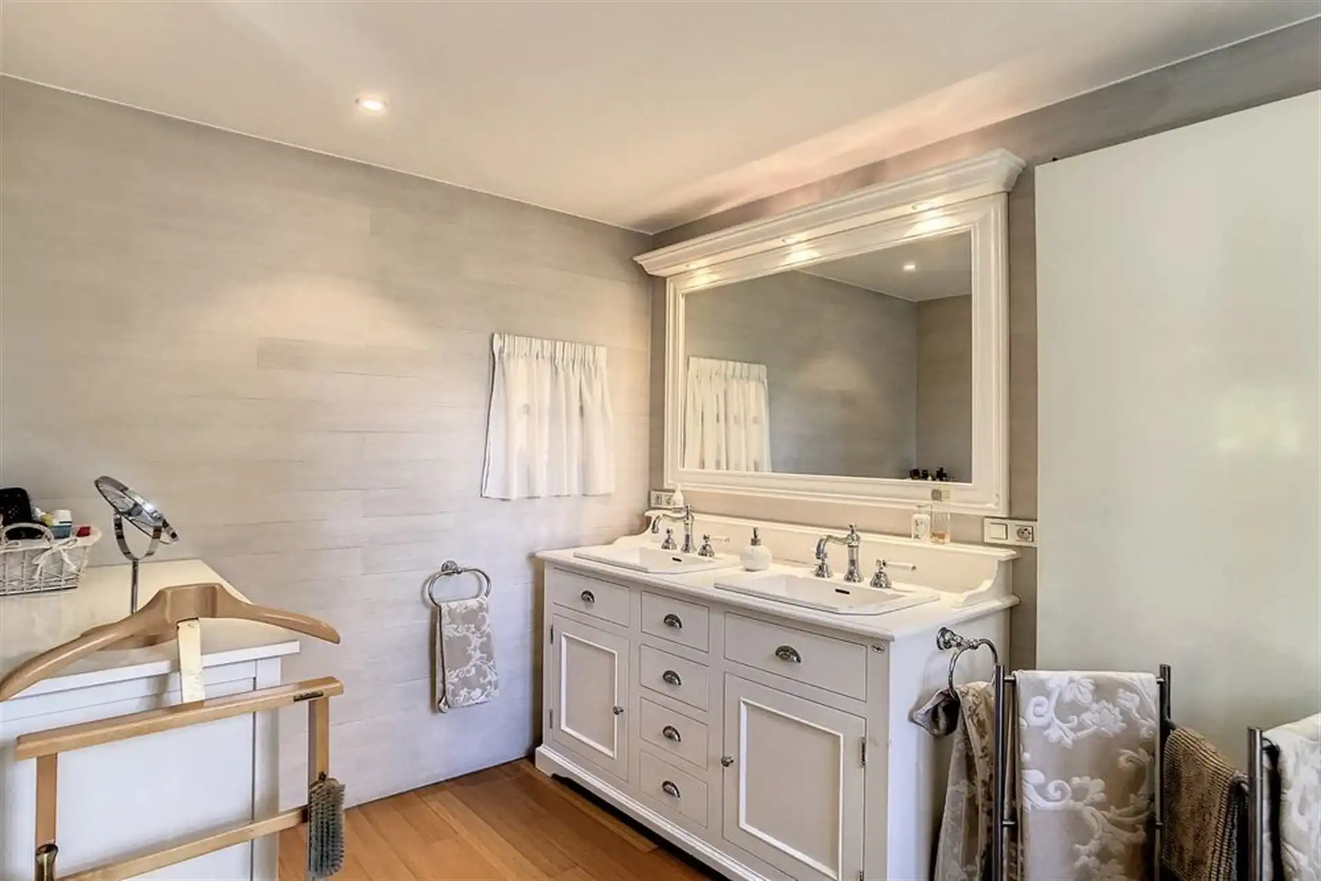 Charmante villa in residentiële omgeving met prachtig aangelegde tuin foto 22