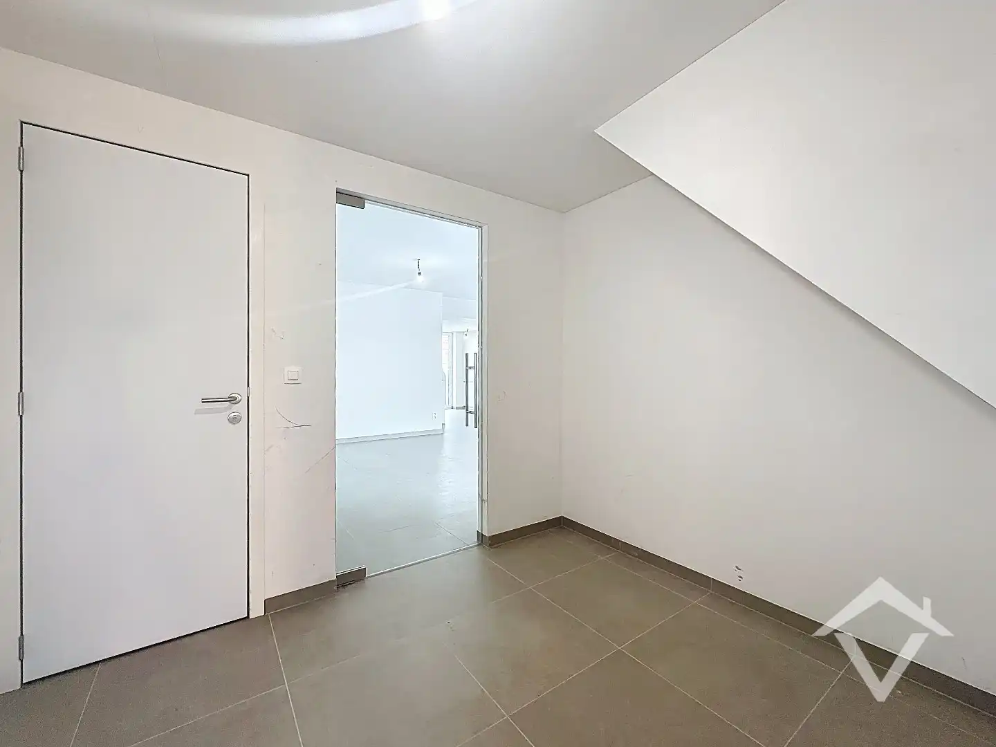Nieuwbouwappartement met 2 slaapkamers en 2 terrassen in centrum Koekelare  foto 13