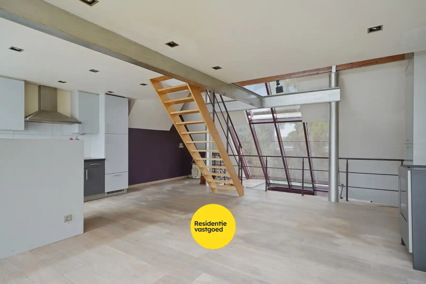 Lichtrijke woning met renovatiepotentieel te Assebroek foto 3