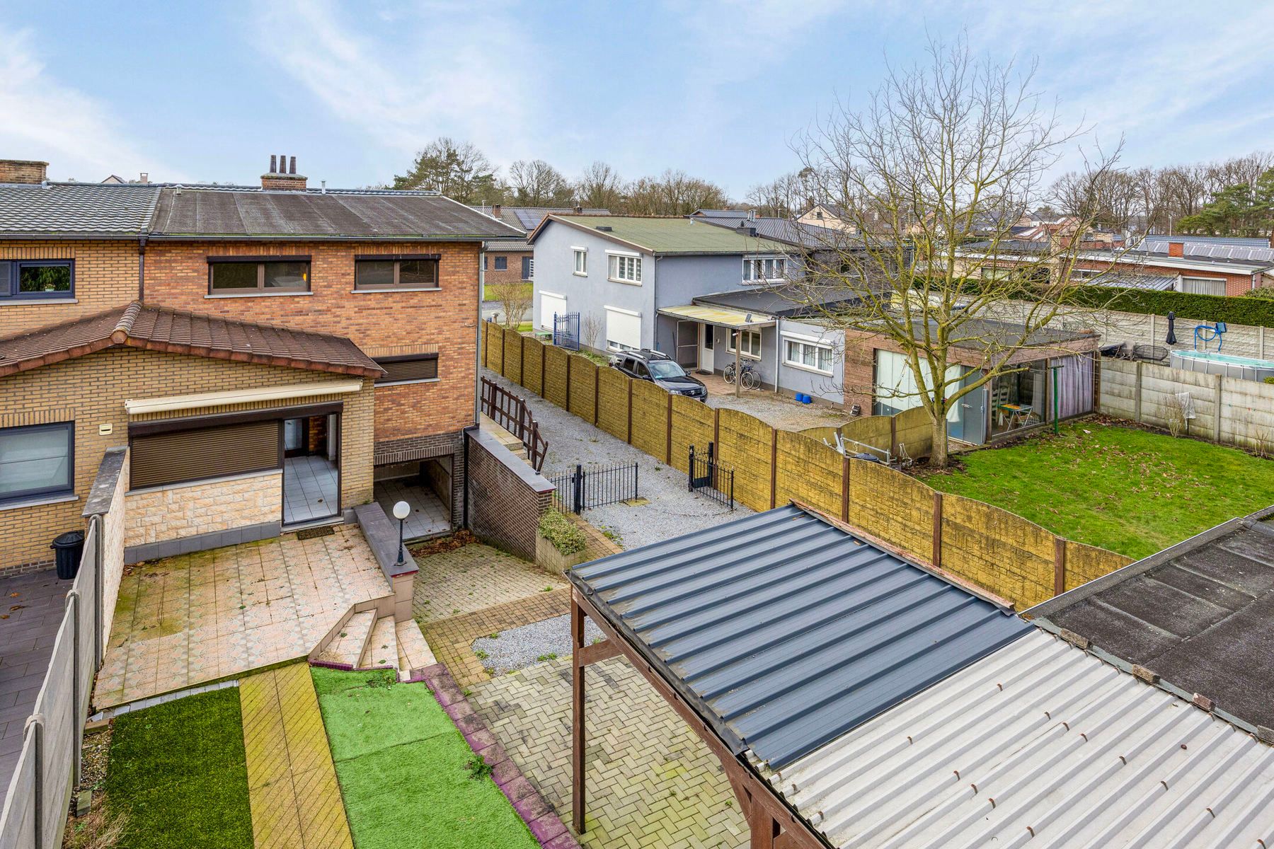 GROTE KANGOEROE WONING MET TUIN, GARAGE EN CARPORT. foto 47