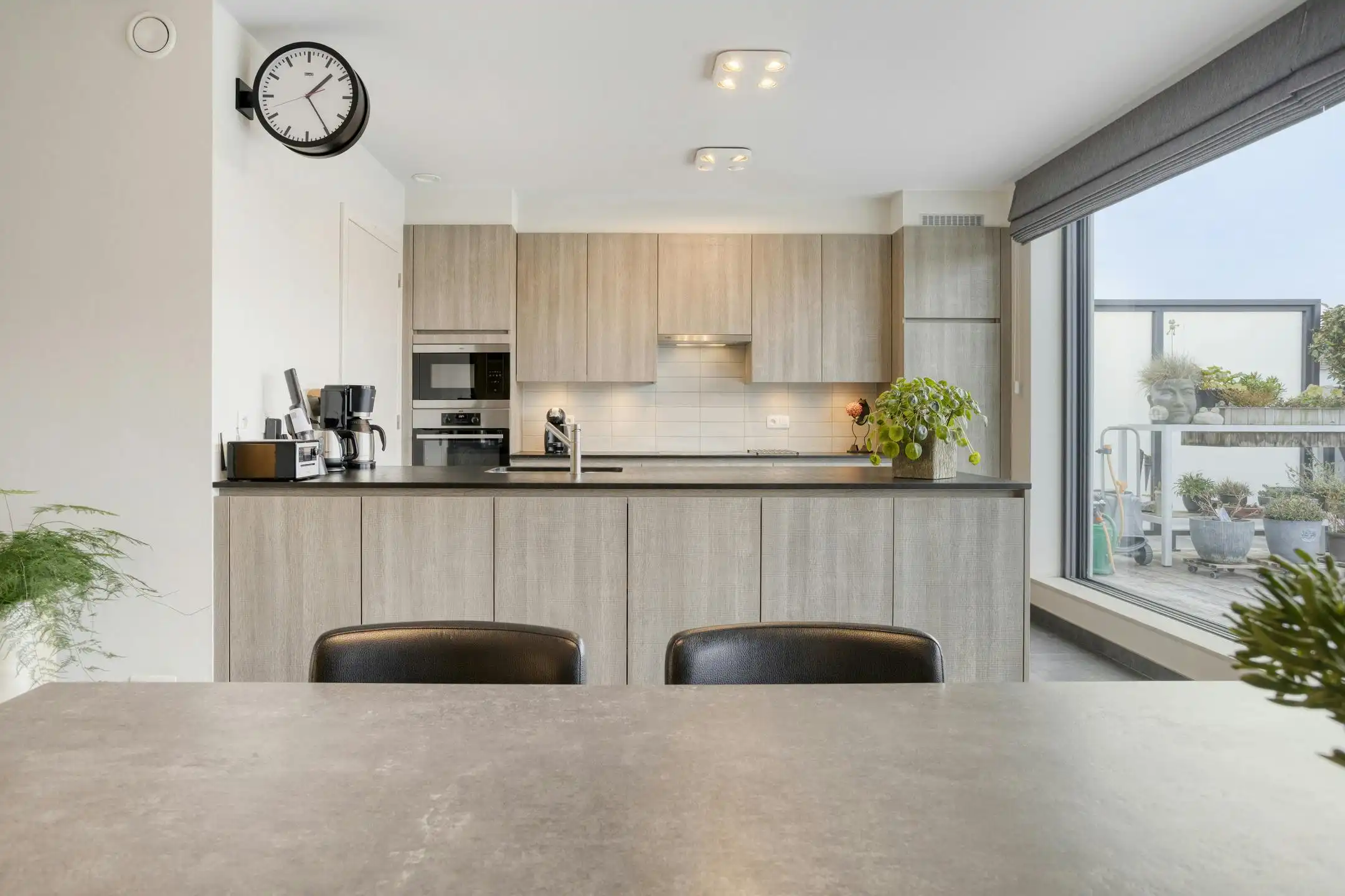 Appartement met 3 slaapkamers, garage en autostaanplaats te koop in Waarschoot foto 2