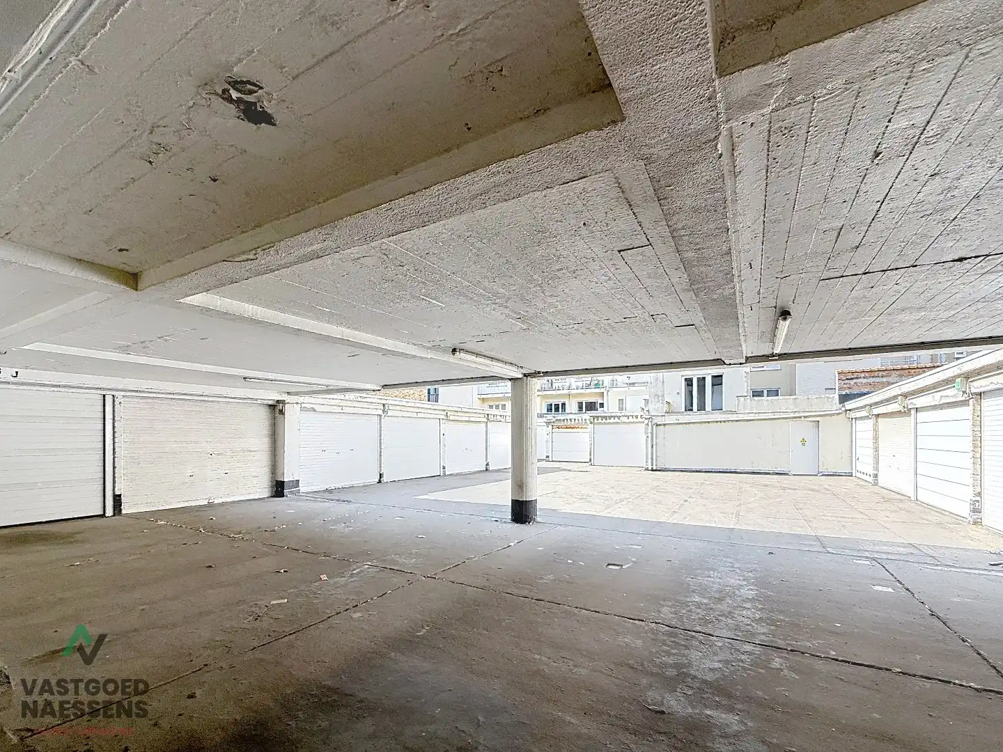 RUIME GARAGEBOX VLAKBIJ ZEEDIJK foto 3
