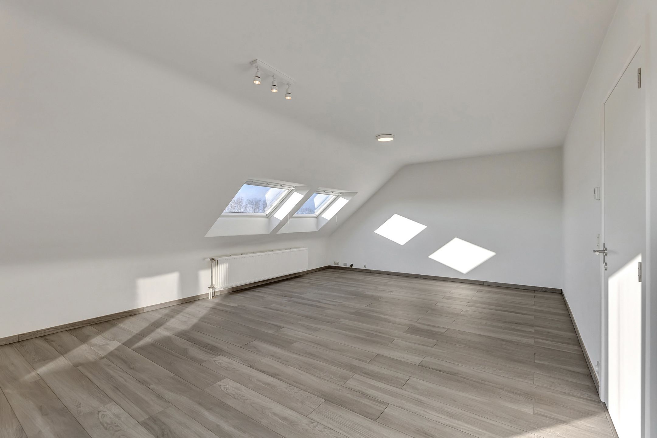 Instapklaar appartement met terras en parking in Ninove foto 4