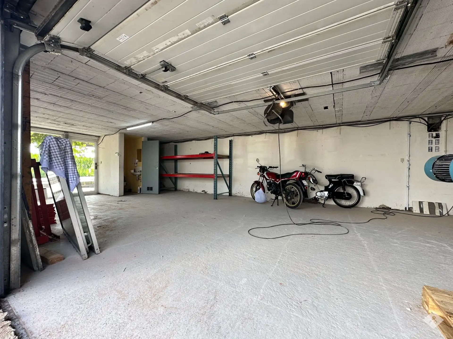 Loods te huur in Opwijk 75 m² opslagruimte met alle nutsvoorzieningen inbegrepen foto 4