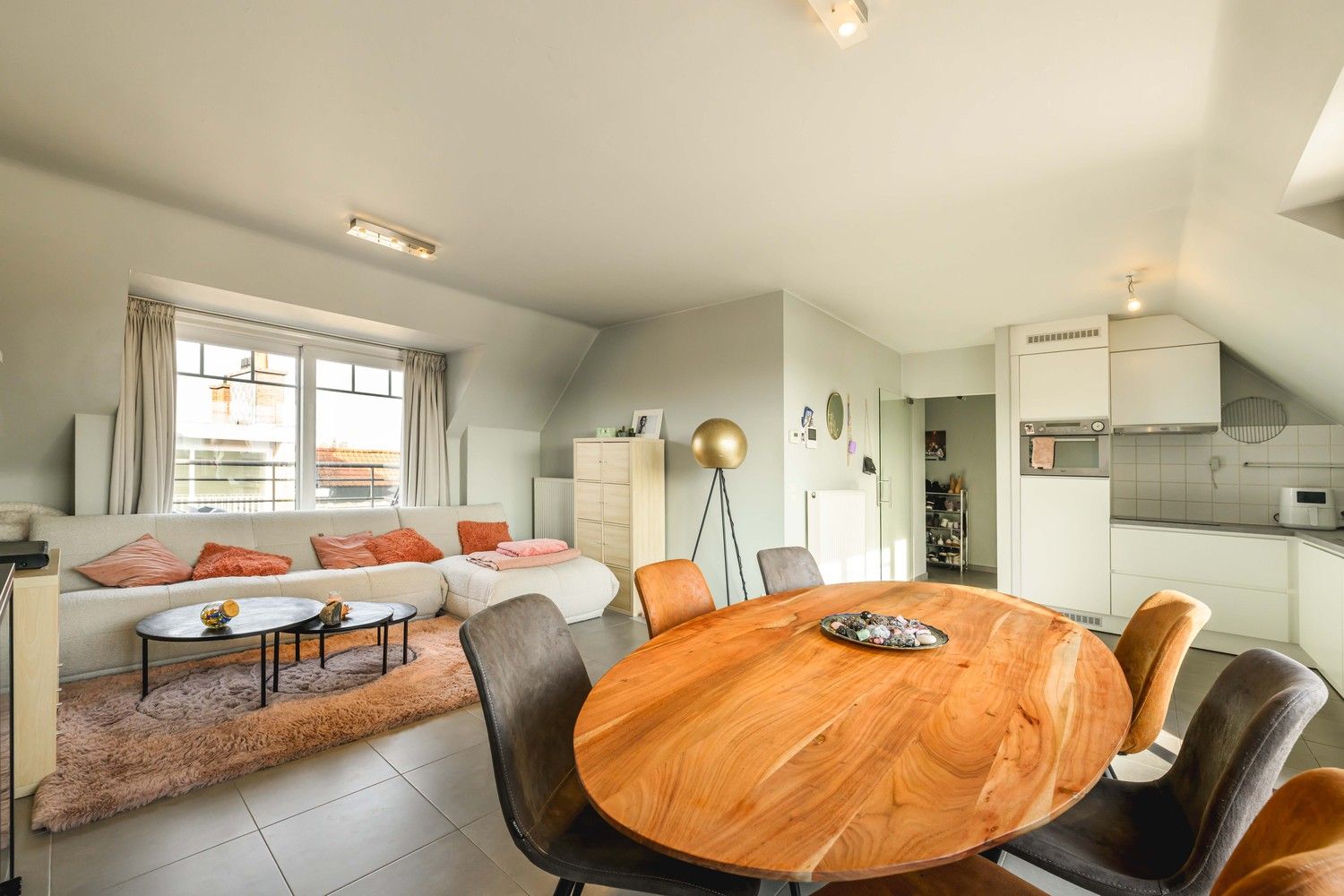 Appartement te Oostrozebeke. foto 4