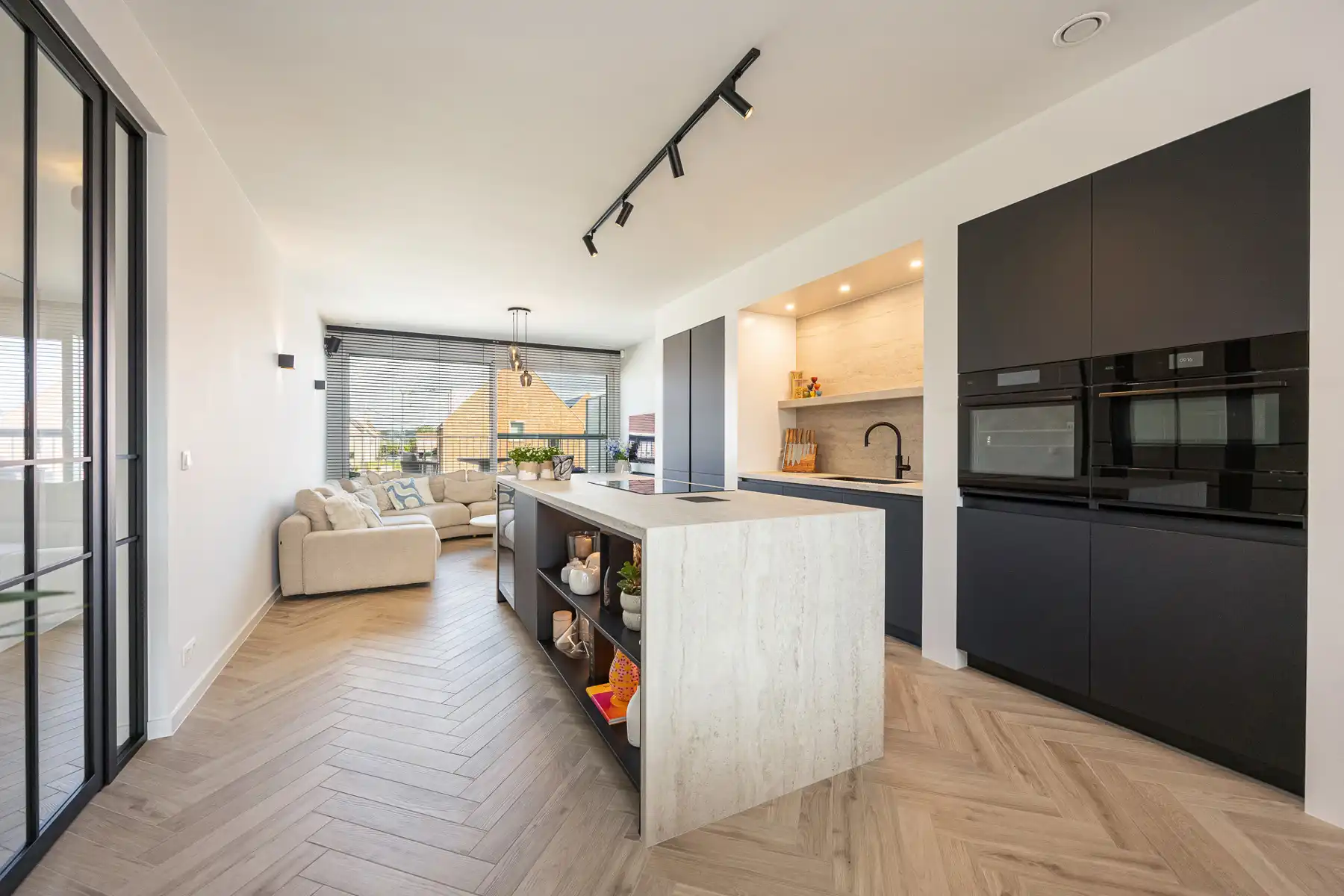 HIGH-END APPARTEMENT MET 2 TERRASSEN foto 2