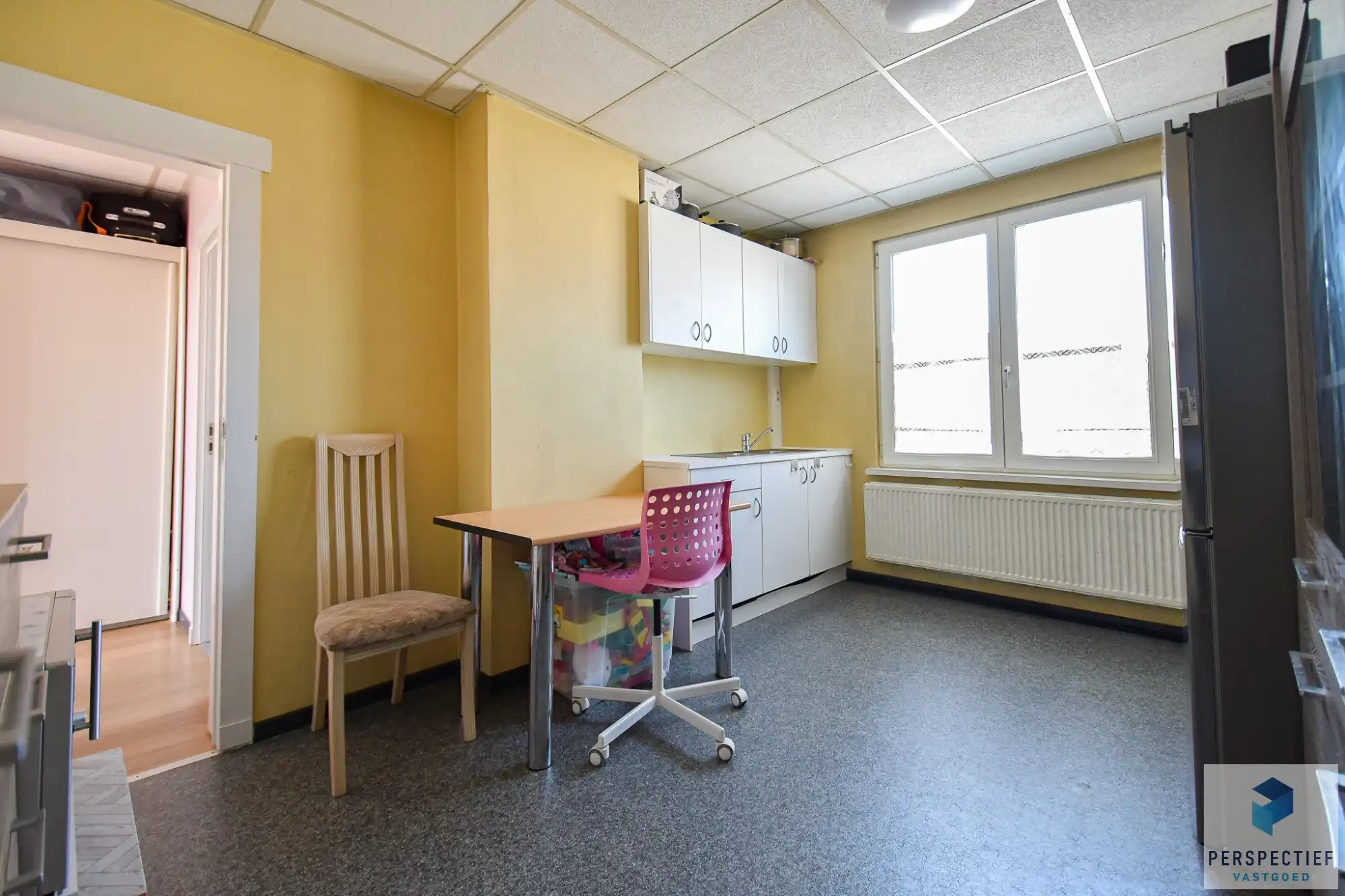 Handelsgelijkvloers en appartement te Adegem foto 13