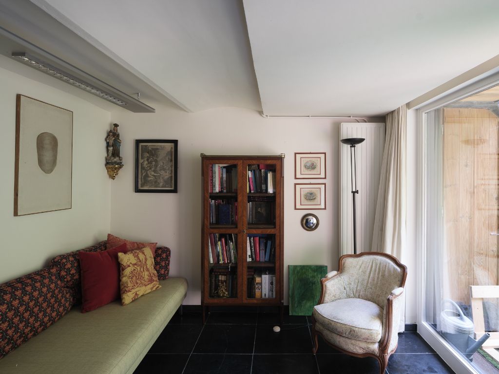 Karaktervolle burgerwoning met drie slaapkamers en een aangename, groene tuin op een uitstekende locatie in Gent. foto 24