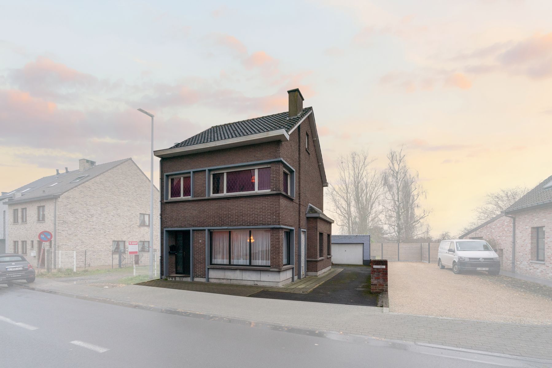 TE KOOP - te renoveren woning met 3 slaapkamers op 10a73ca foto {{pictureIndex}}