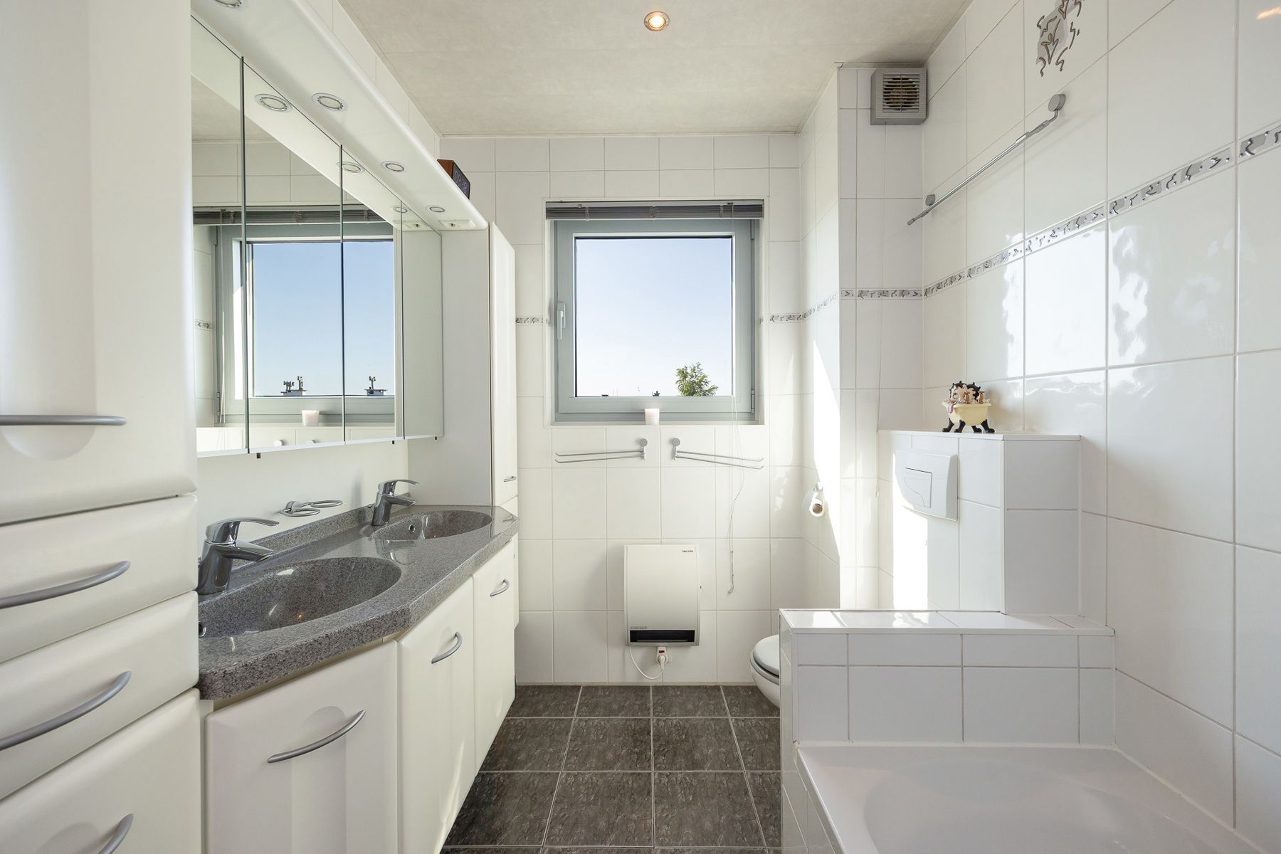 Instapklare bel-étage met moderne uitbreiding in Hoevenen (EPC A)! foto 16