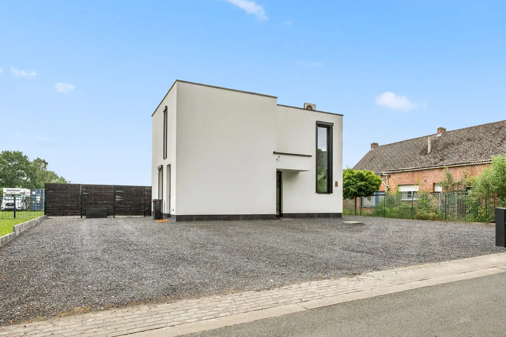 Moderne villa in een rustige en groene omgeving foto 22