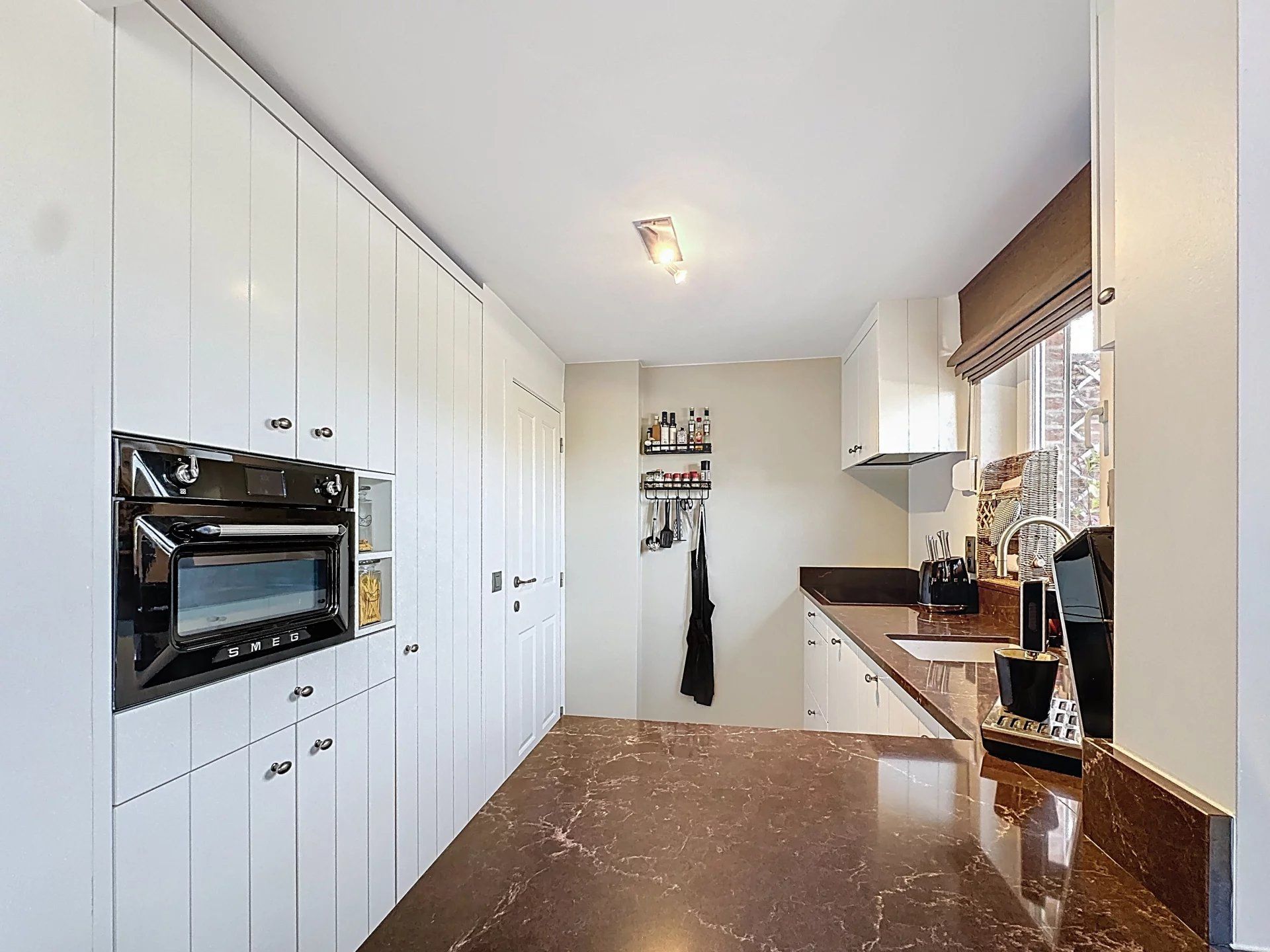 Super gezellig duplex appartement met 1 grote en 1 kleine slaapkamer, groot terras en garage foto 7