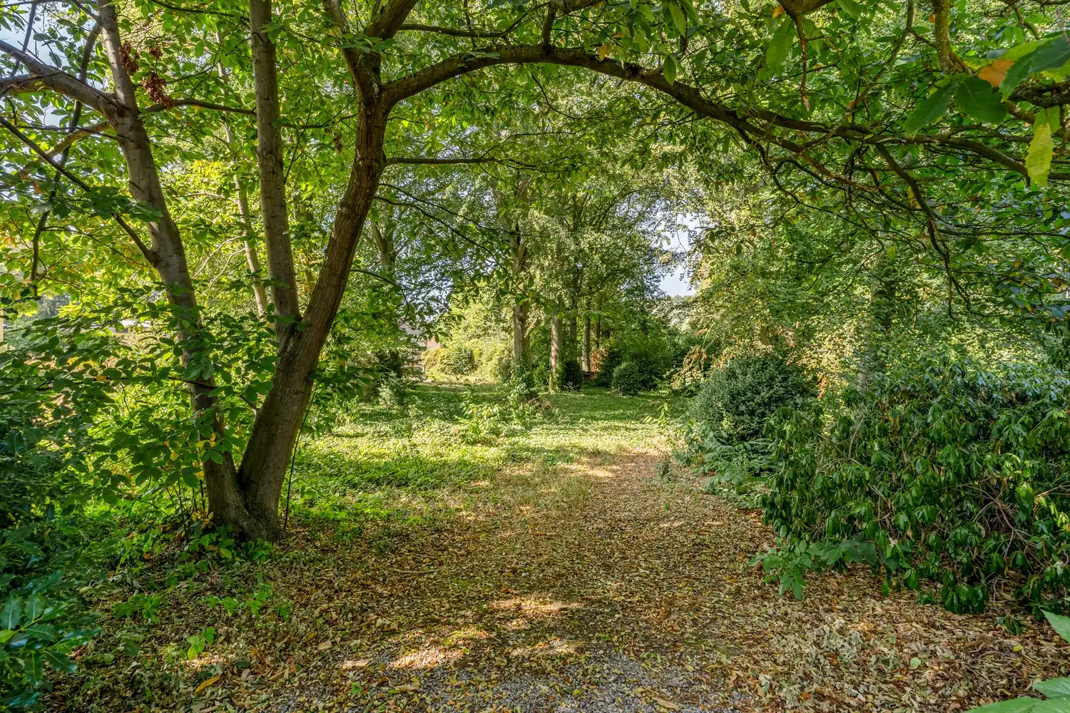 Uitzonderlijke villa met prachtig zuidgericht bouwperceel in residentieel Linden foto 16
