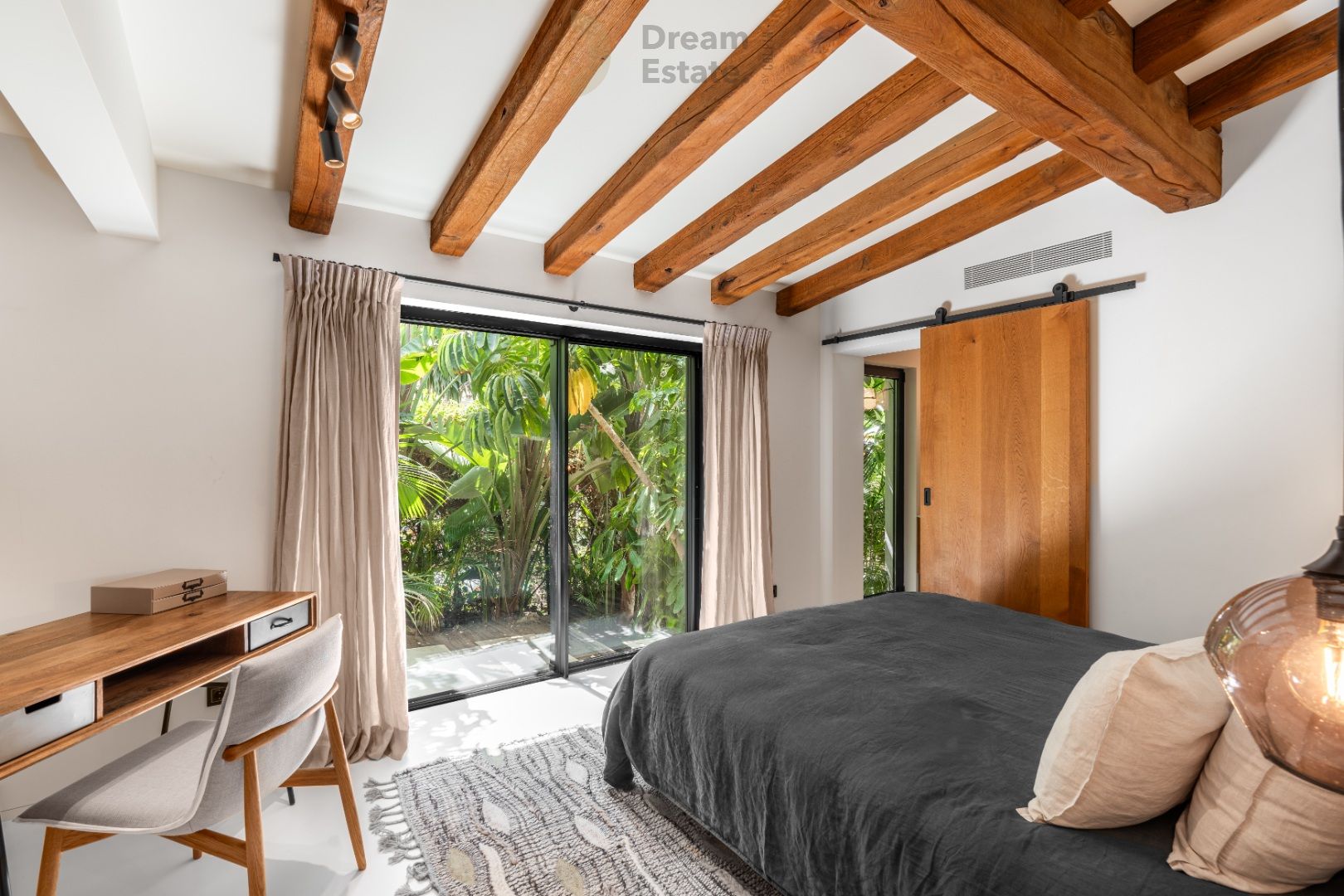 Unieke eerstelijns golfvilla in een exclusieve 'gated community' te Nueva Andalucia foto 24