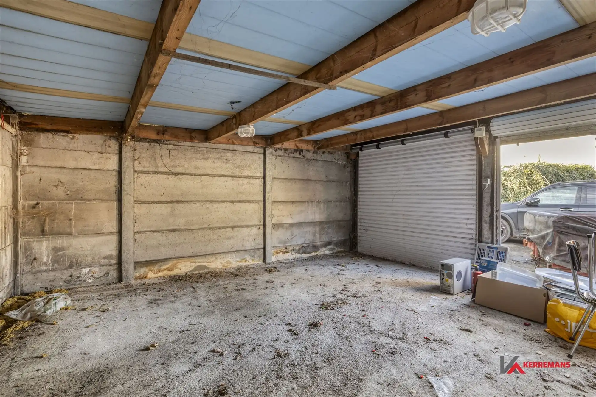 Op te frissen woning met 4 slaapkamers, tuin en garage.  foto 24