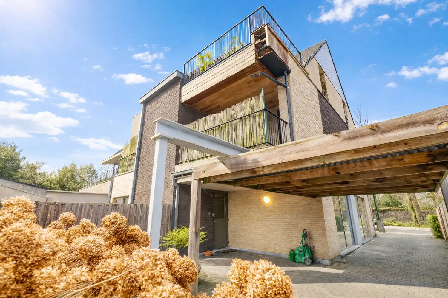 Groot zonnig duplex dakappartement met drie terrassen, twee slaapkamers, twee badkamers en parking. foto 11