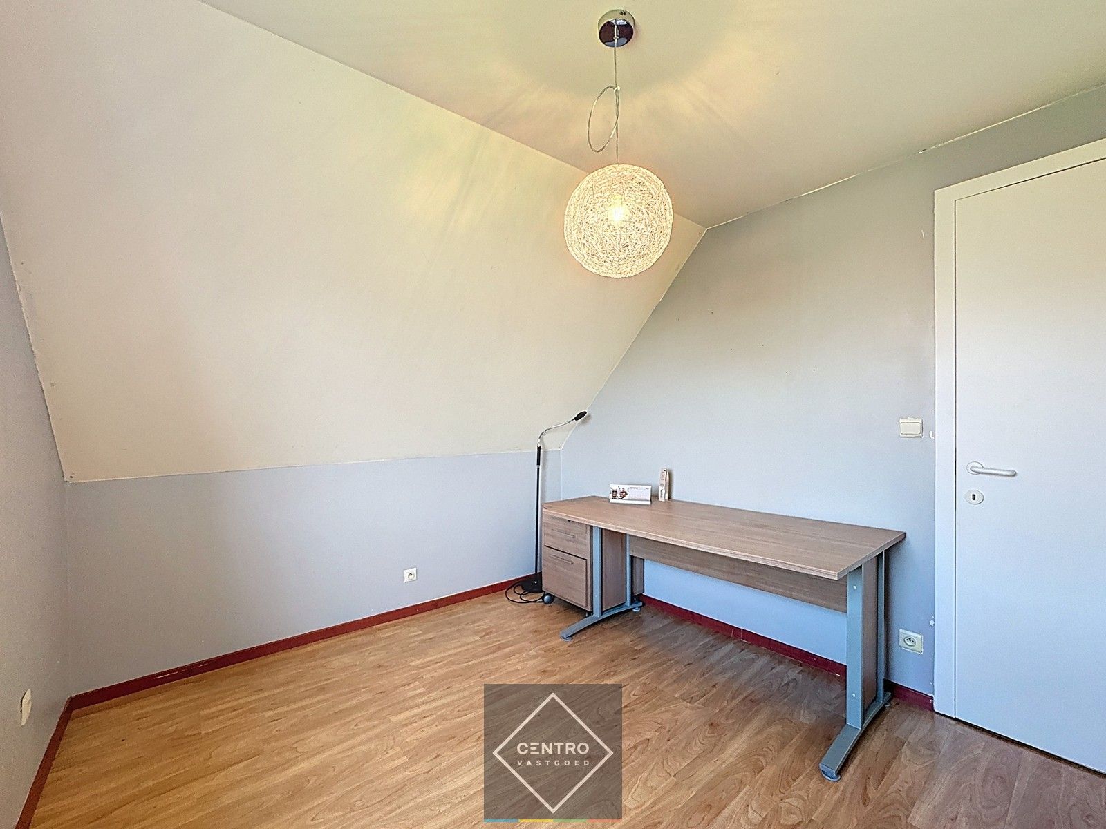 Instapklare lichtrijke VILLA met 3 slpks, garage en leuke tuin! foto 20
