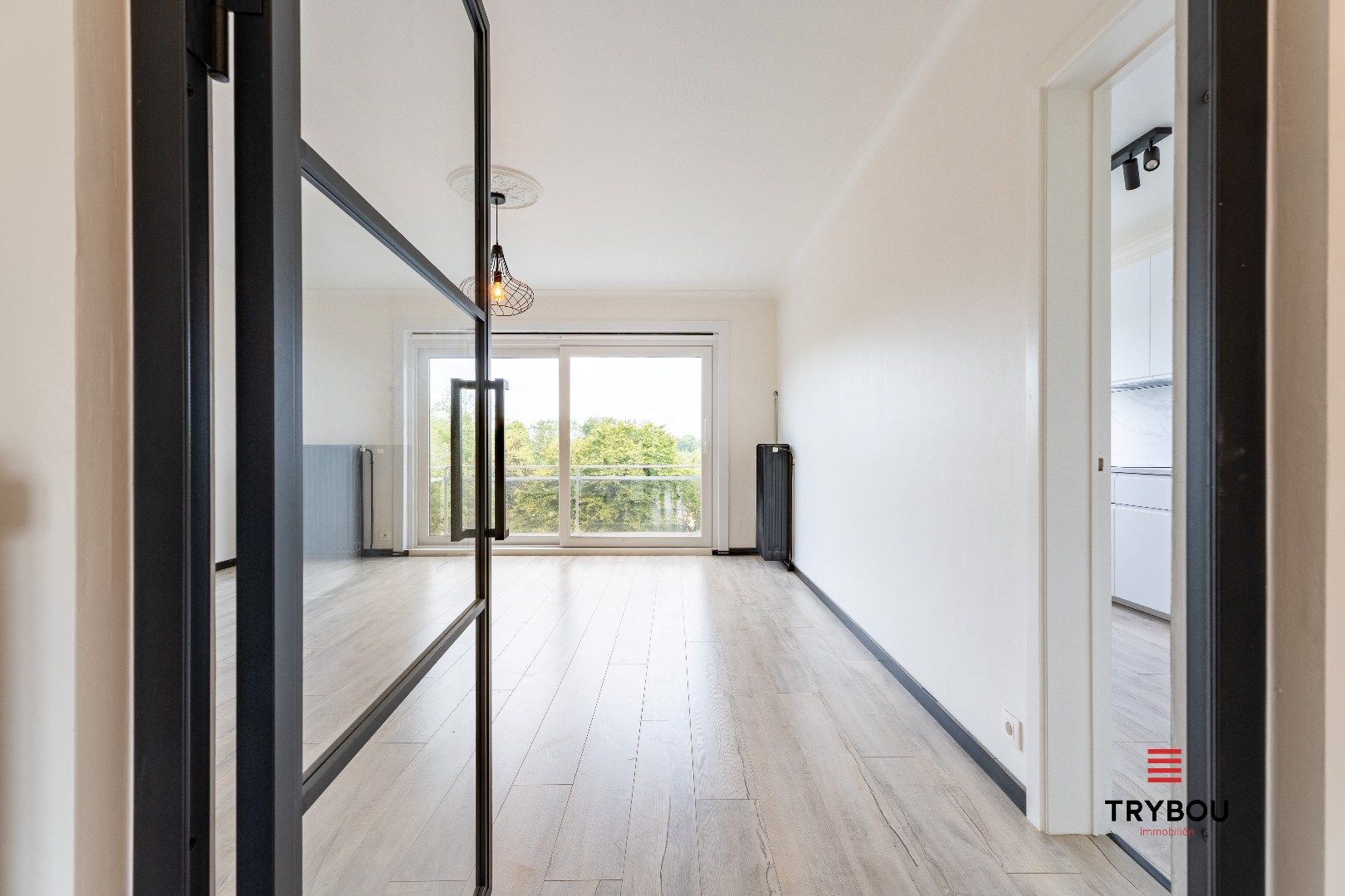 Volledig gerenoveerd 2-slaapkamerappartement te huur – rand centrum Ieper foto 9