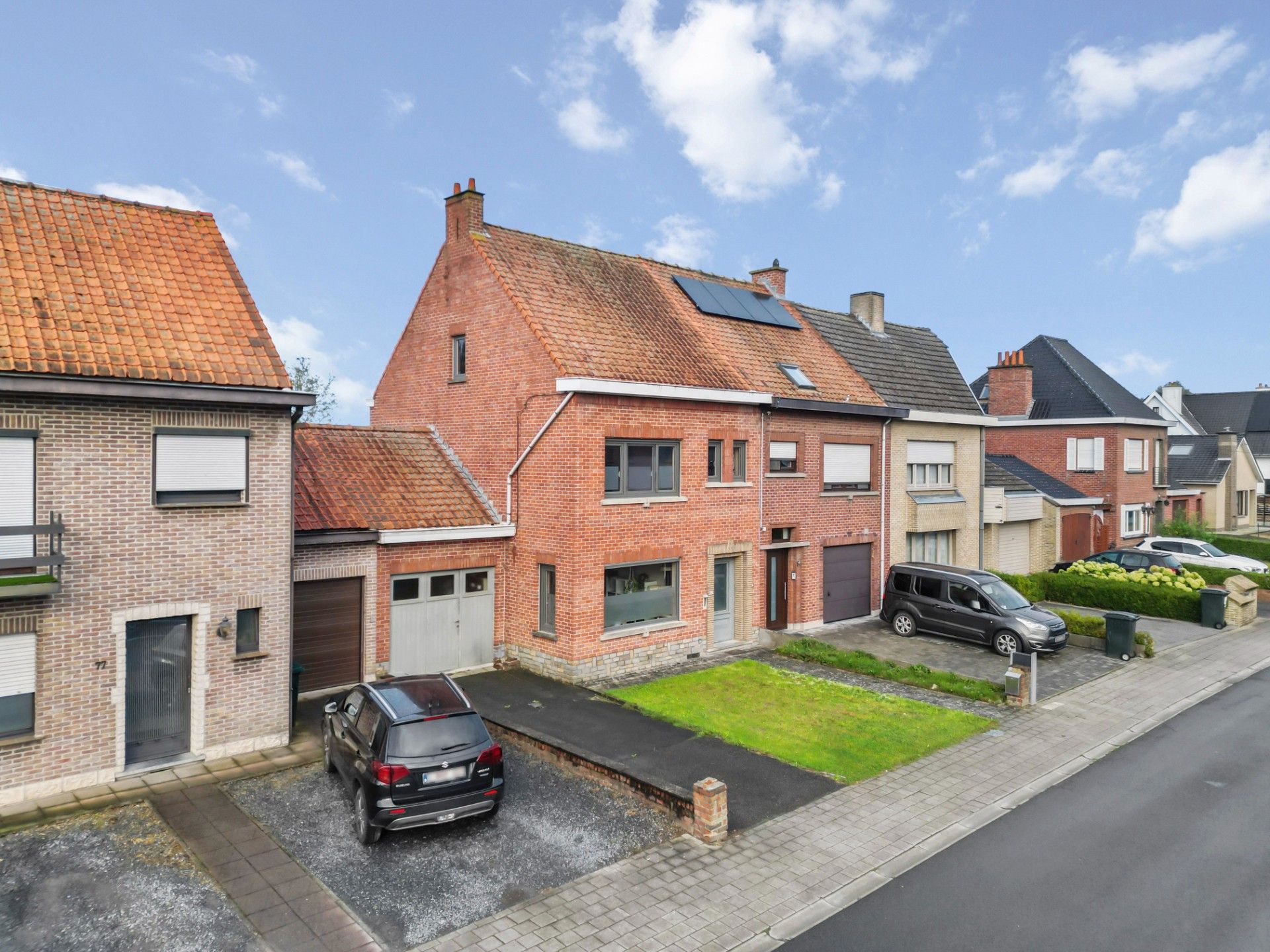 Charmante woning met garage op knappe ligging! foto 2