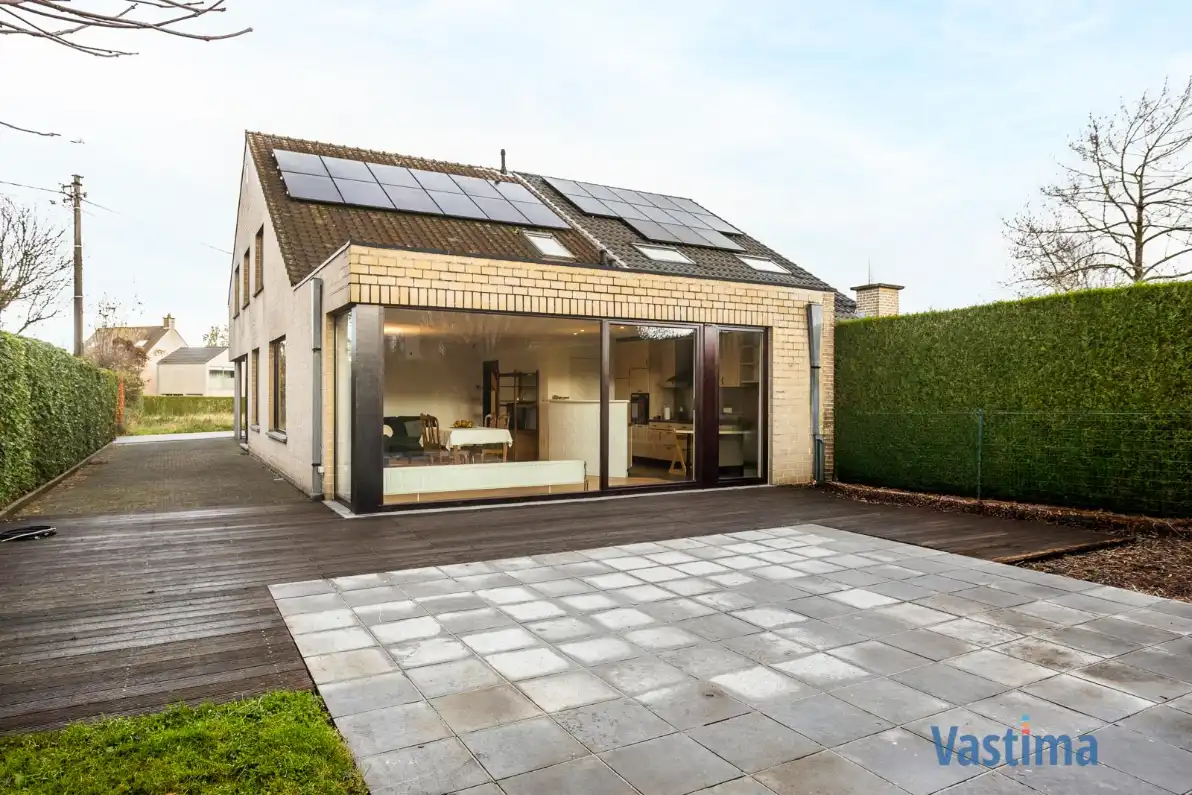 Ruime halfopen gezinswoning met praktijkruimte en tuin foto 25