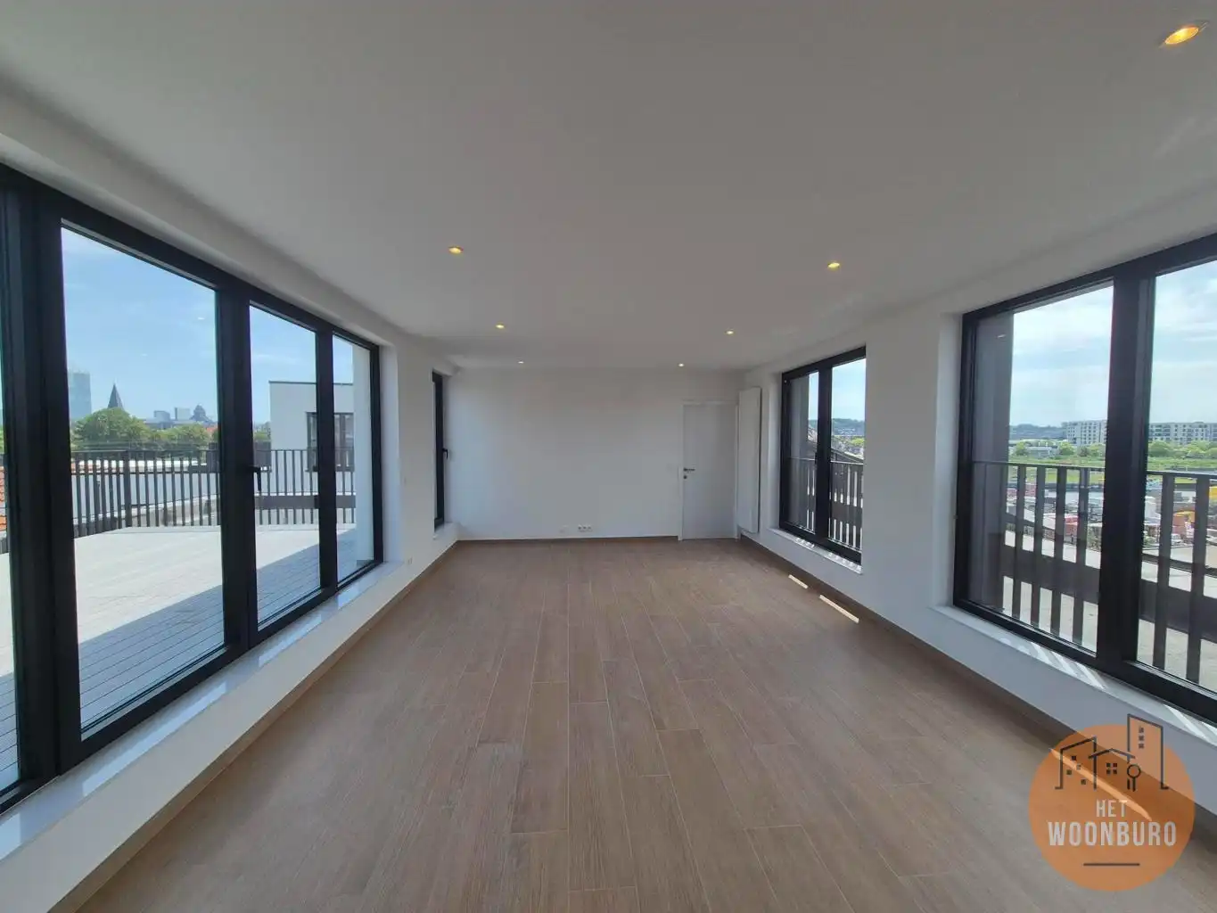Nieuwbouw duplex met 2 slpks, bureel, terras en kelder foto 3