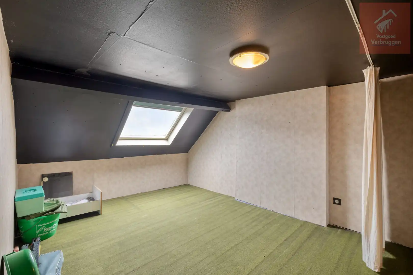 Ruime gezinswoning met 4 slaapkamers en grote tuin foto 12