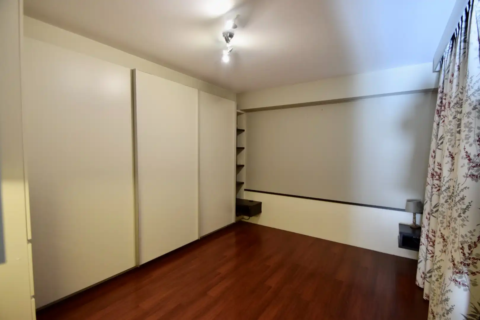 Twee slaapkamer appartement met terras gelegen aan het Alfred Verweeplein, centrum Knokke. foto 14