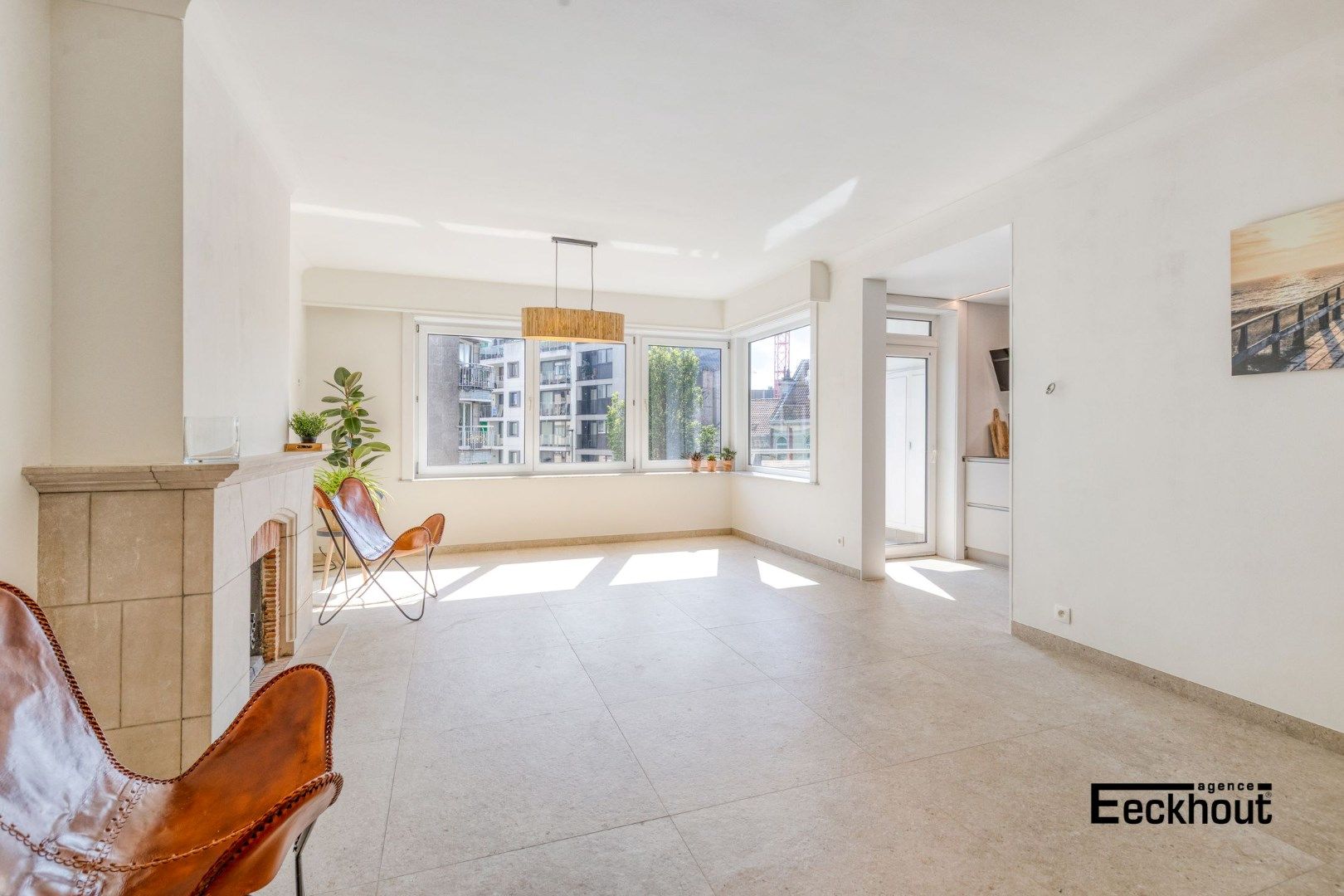 Exclusief, volledig vernieuwd appartement (104 m²) op gegeerde ligging te Oostende! foto 1