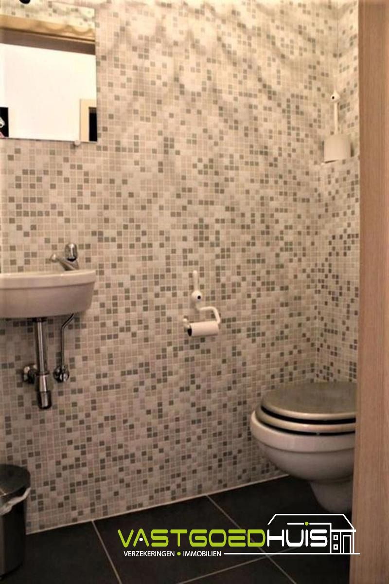 Hedendaags appartement met garage, terras en autostaanplaats foto 17