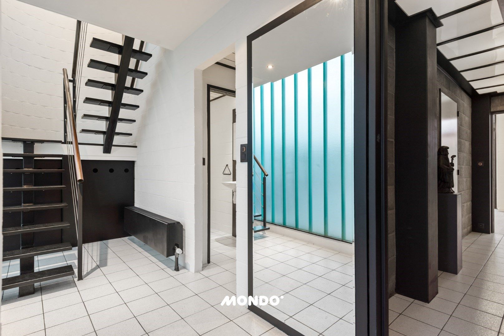 Unieke Loftwoning in Berchem: Ruimte, luxe en toplocatie foto 11