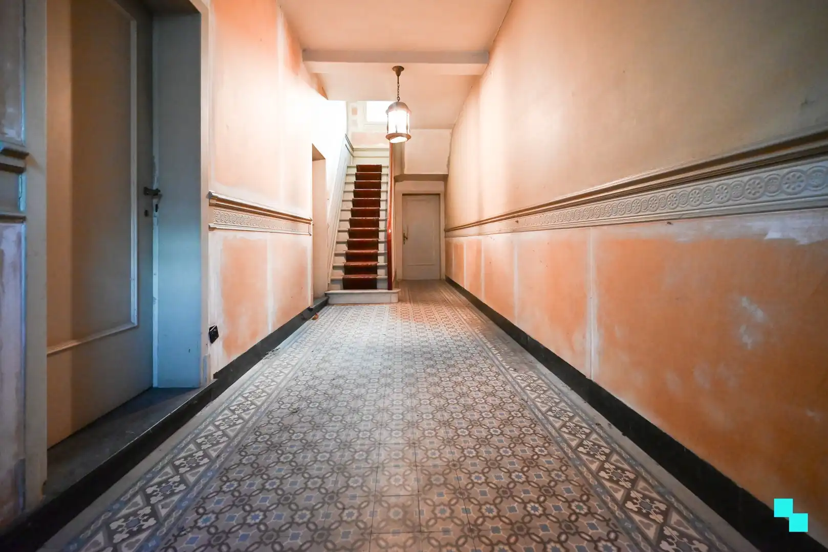 Zeer ruime & authentieke woning in Izegem foto 2