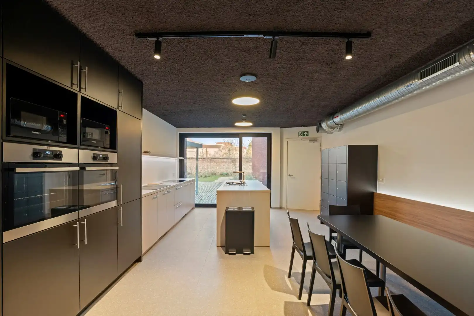 Gelijkvloerse nieuwbouwstudentenkamer met privébadkamer in hartje Kortrijk foto 11