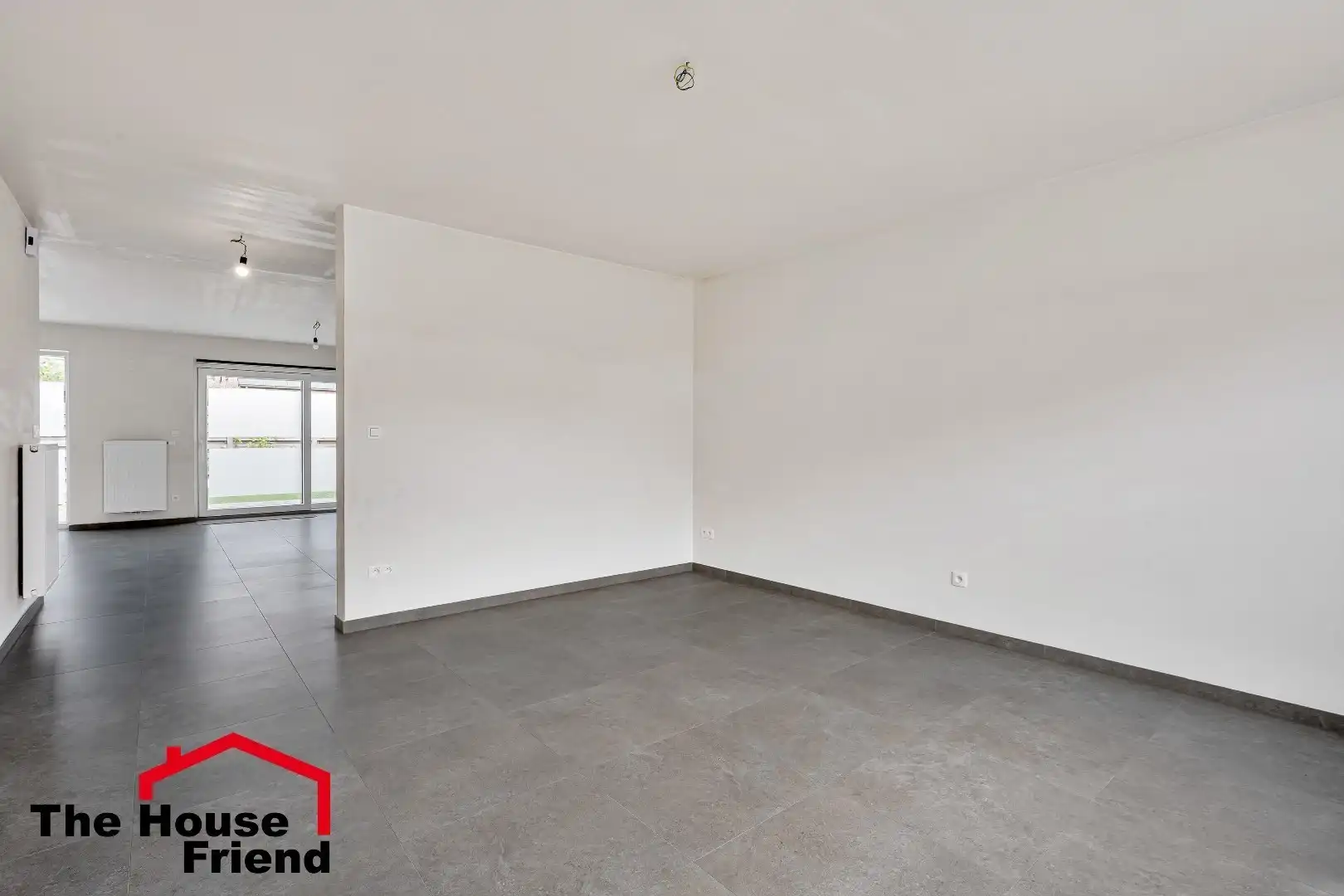 Top afgewerkte nieuwbouwwoning met 3 slaapkamers, tuin en carport in rustige woonomgeving foto 2