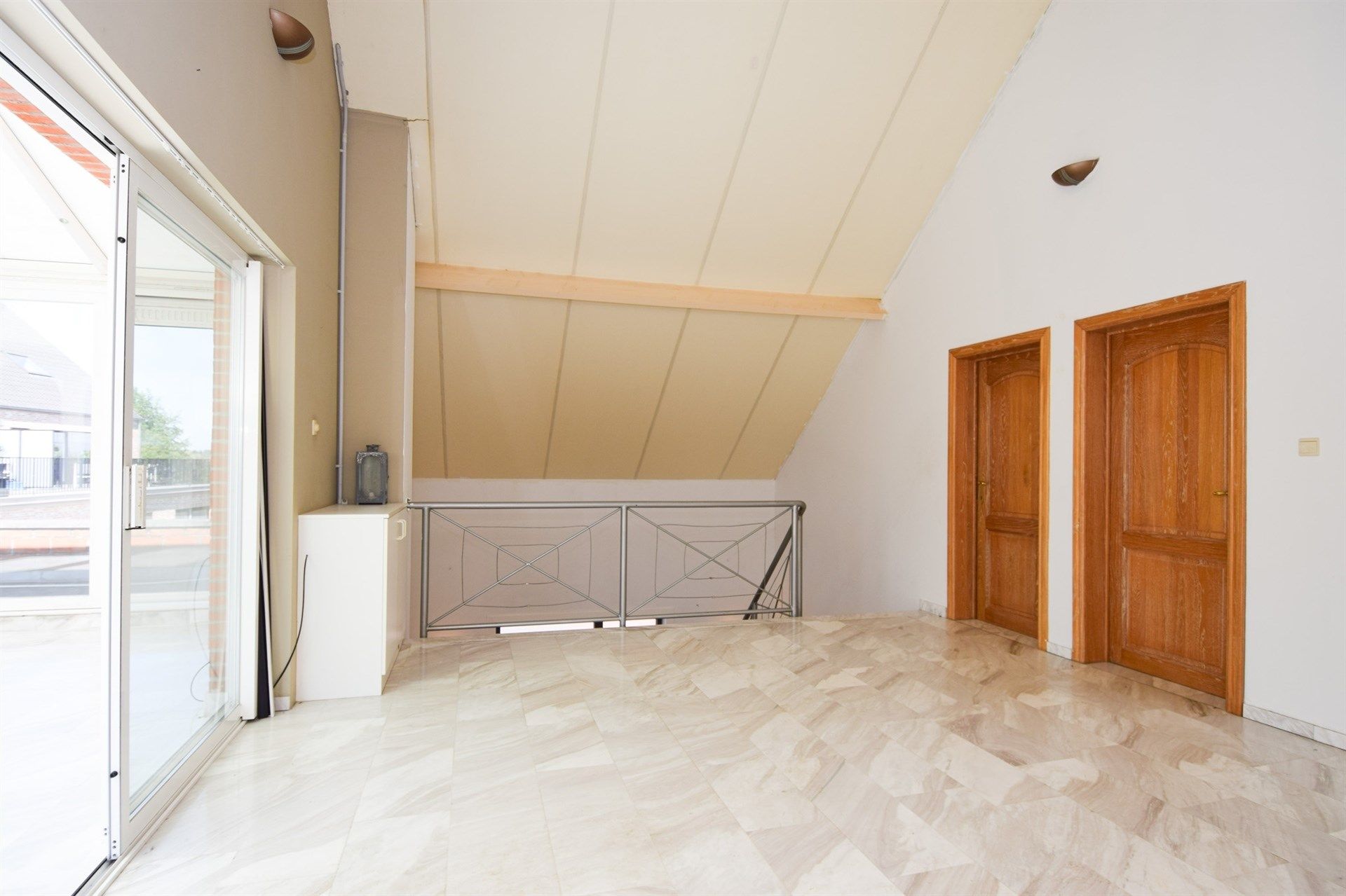 Ruime, op te frissen villa woning op een mooi perceel van 1.583m² foto 10