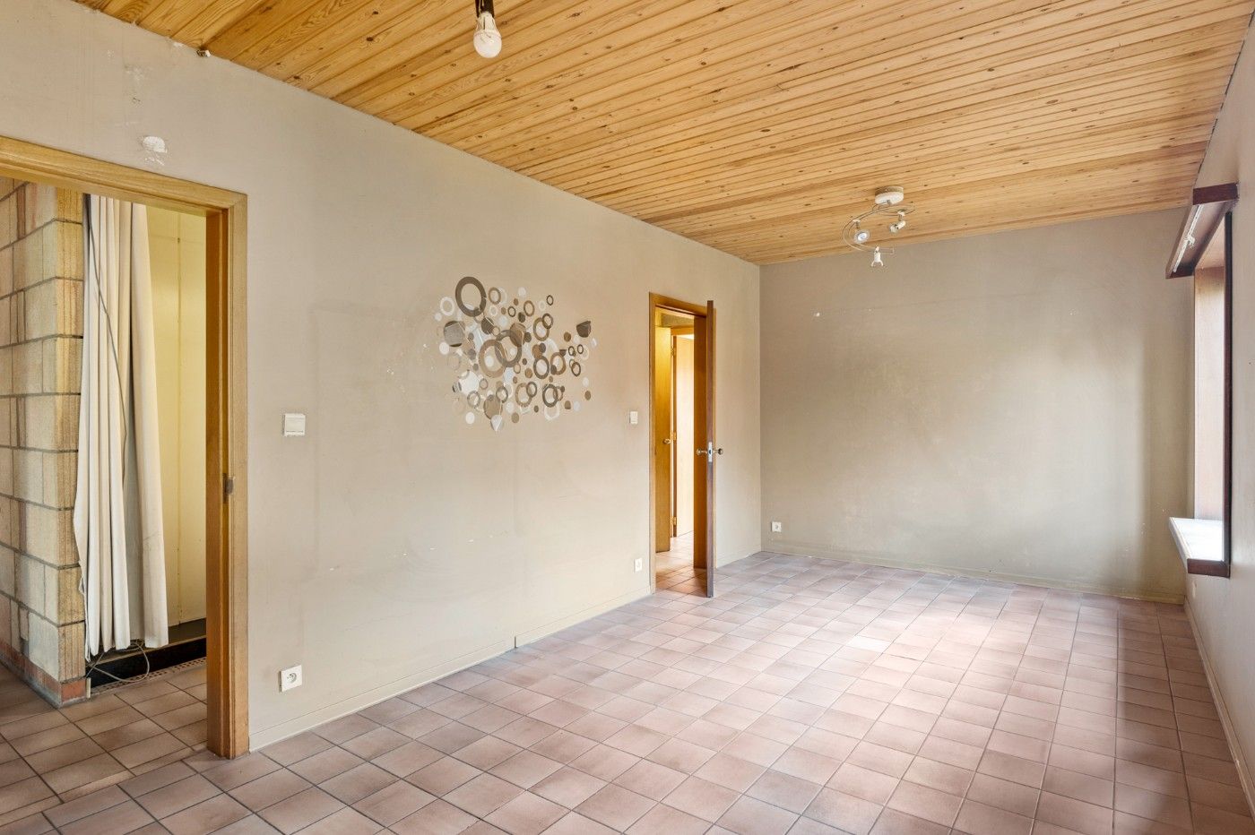 Vrijstaande laagbouwwoning met 2 slpk., tuin en garage foto 14