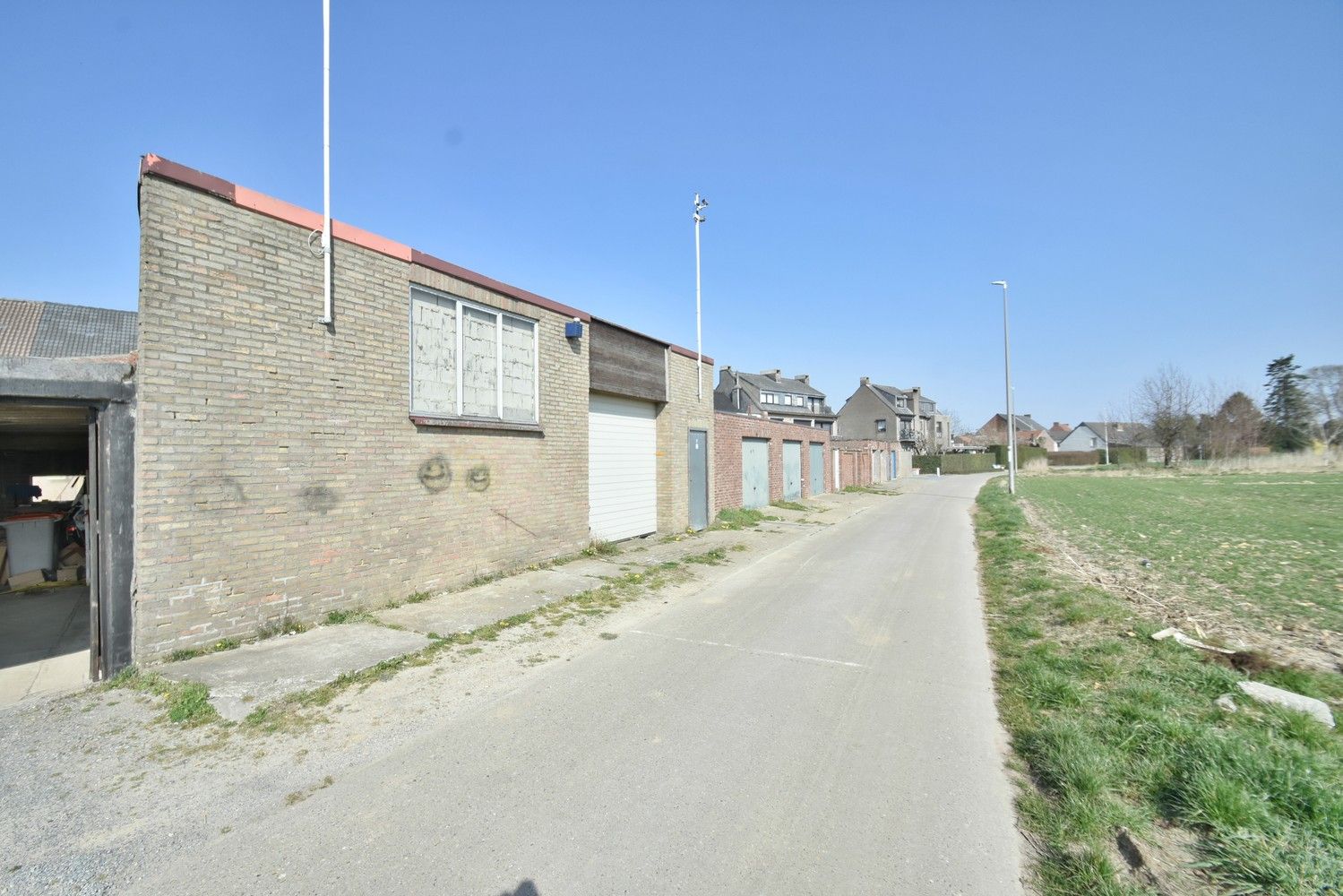 Ruime gerenoveerde woning met maar liefst 7 slaapkamers en handelsmogelijkheden op een gunstige locatie nabij Maastricht foto 24