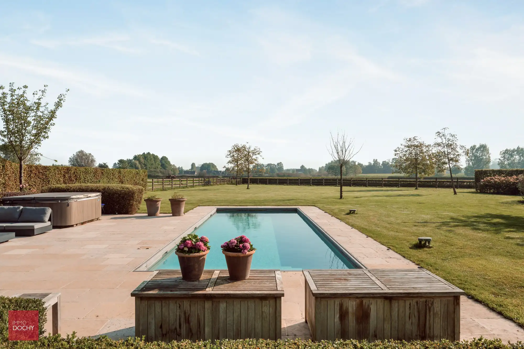 Recente luxe-villa met zwembad foto 22